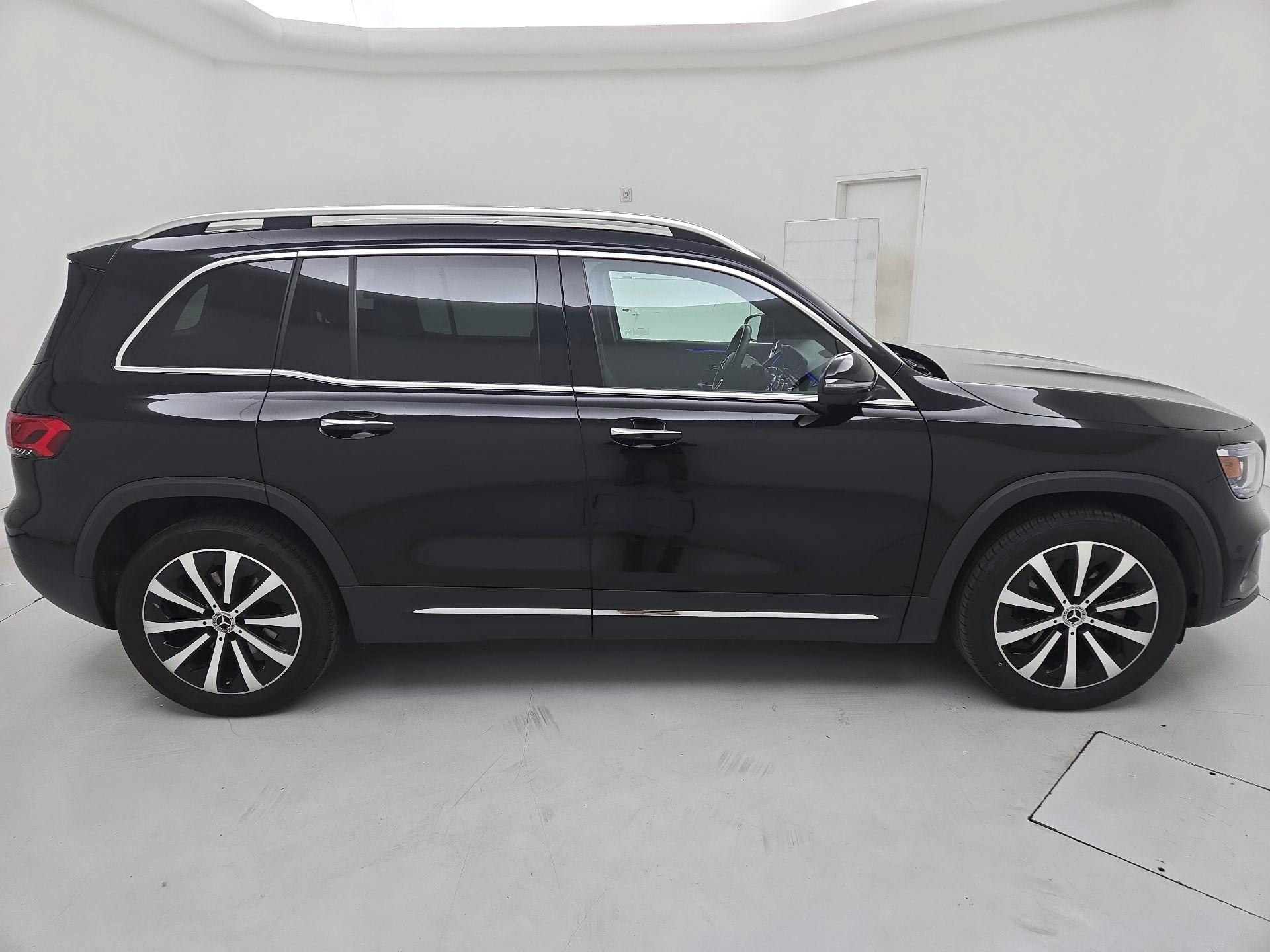 Thumbnail: 2023 Mercedes-Benz GLB - 4