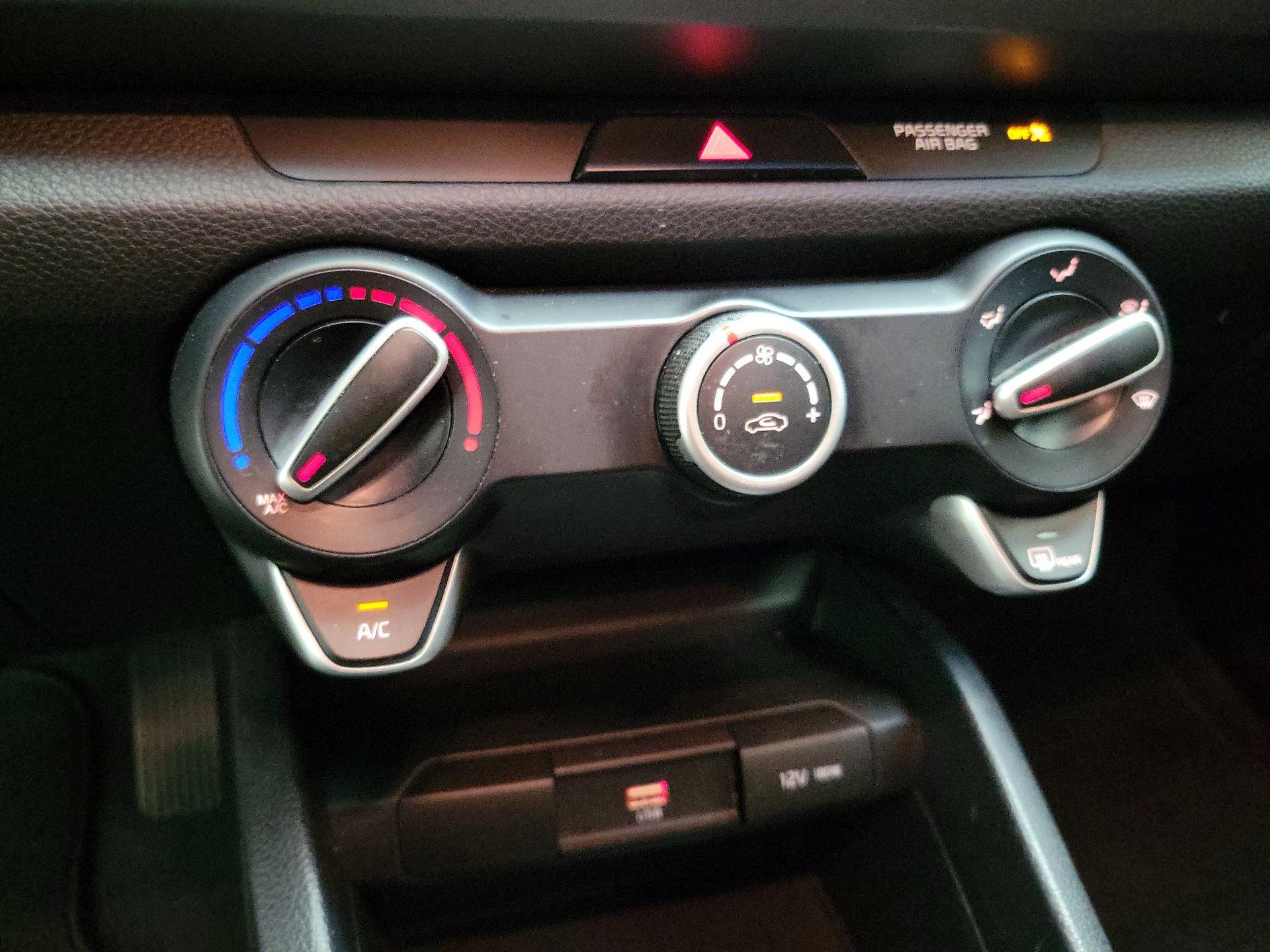 Thumbnail: 2021 Kia Rio - 16