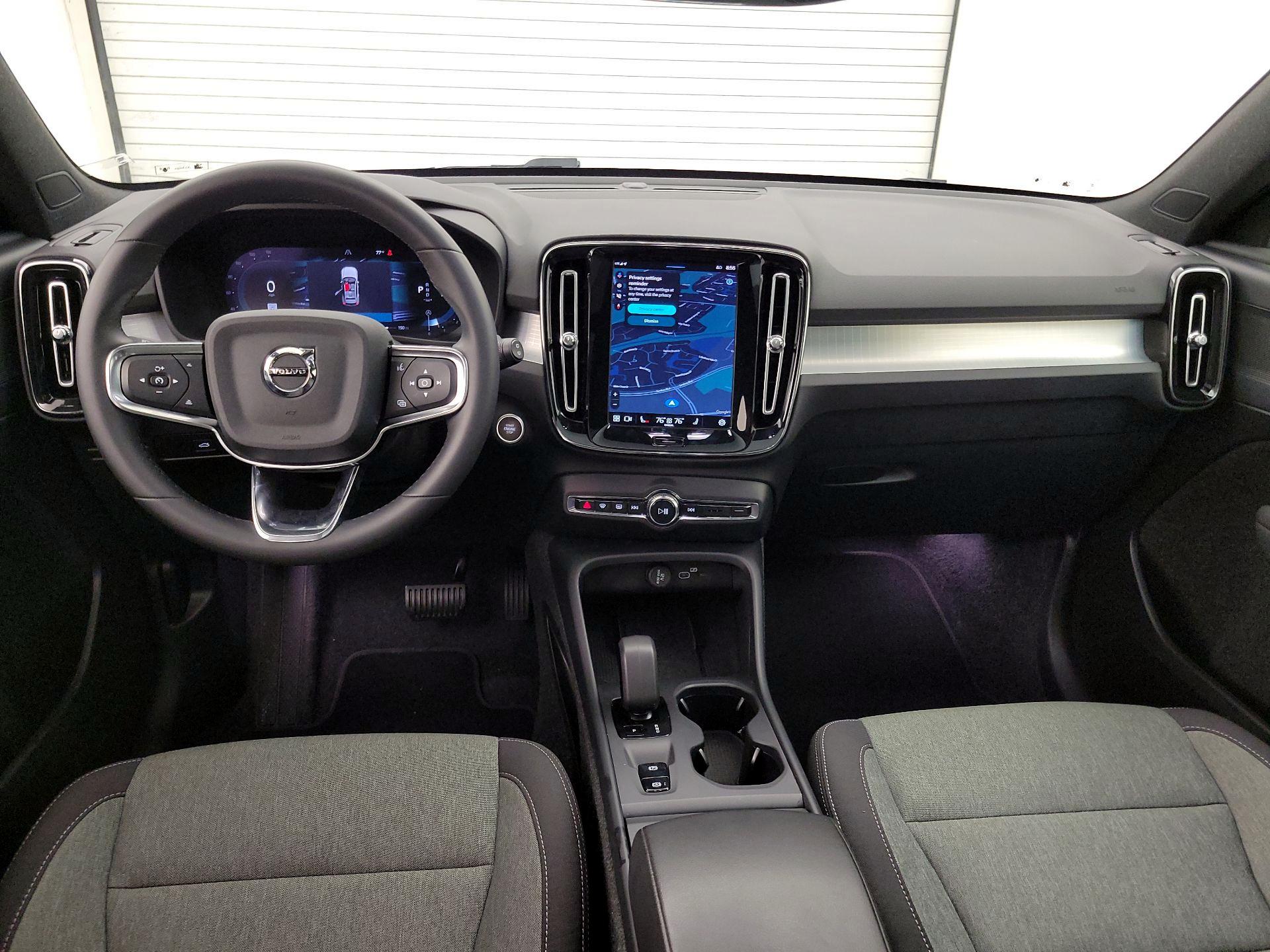 Thumbnail: 2024 Volvo XC40 - 9