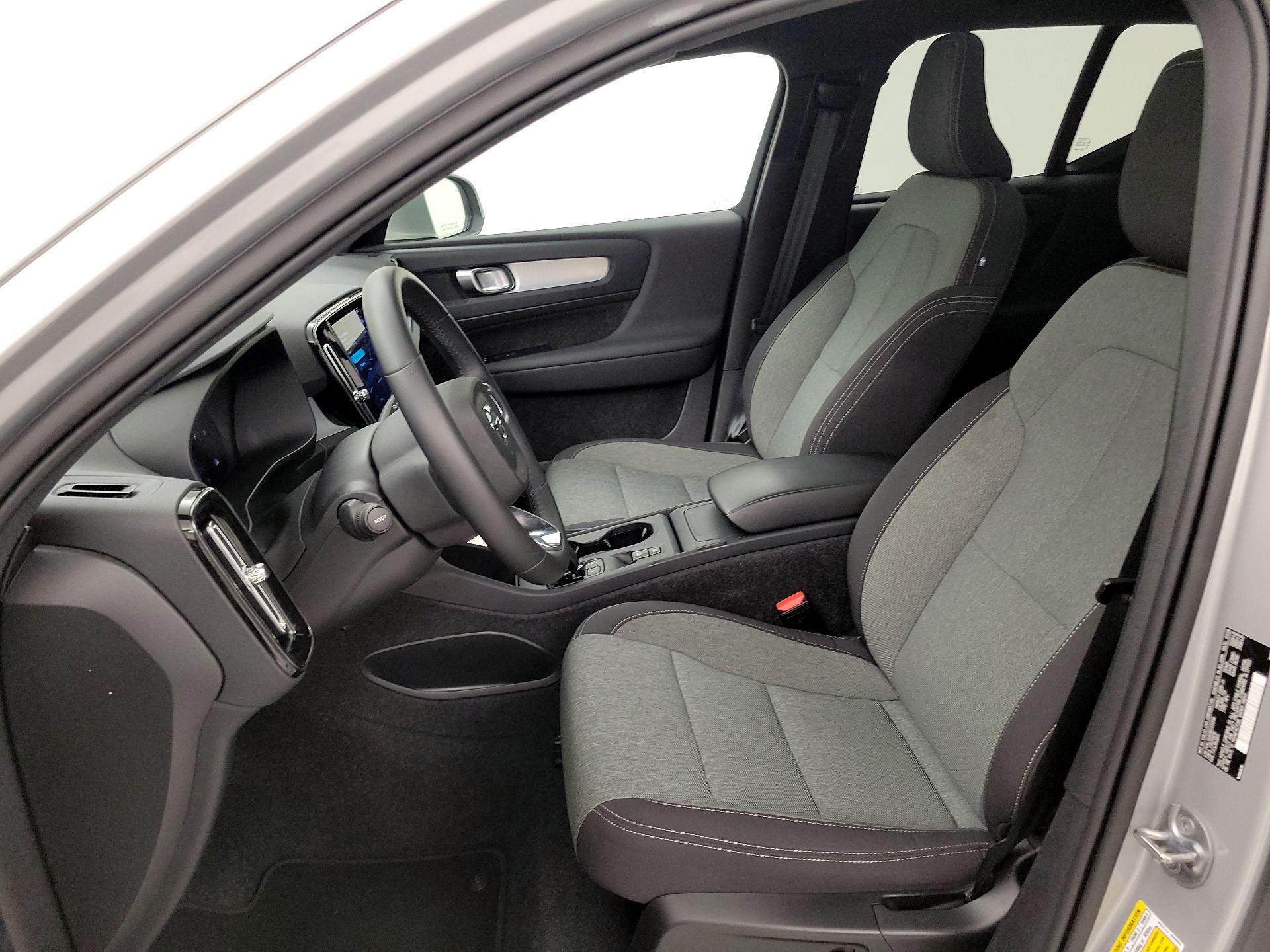 Thumbnail: 2024 Volvo XC40 - 11