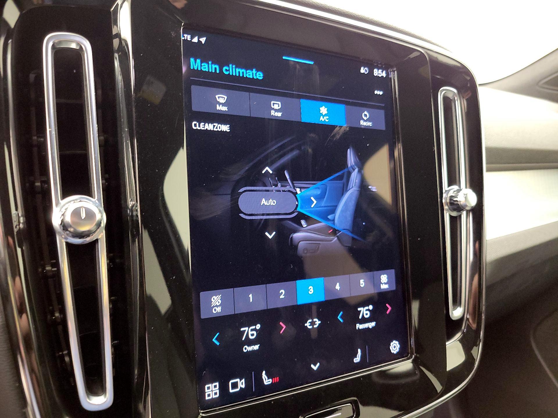 Thumbnail: 2024 Volvo XC40 - 17