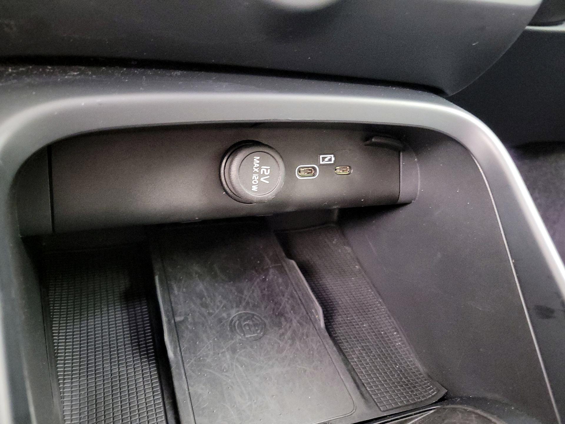 Thumbnail: 2024 Volvo XC40 - 19