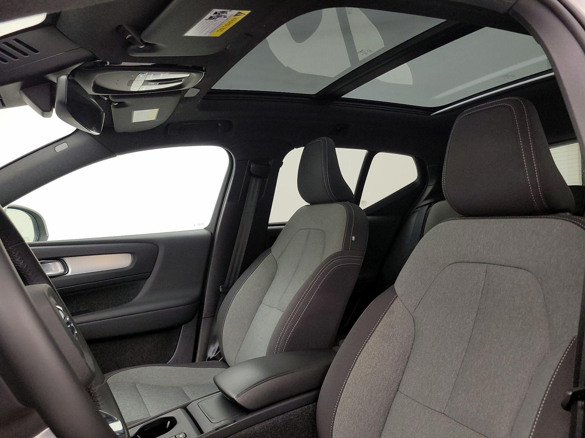 Thumbnail: 2024 Volvo XC40 - 20