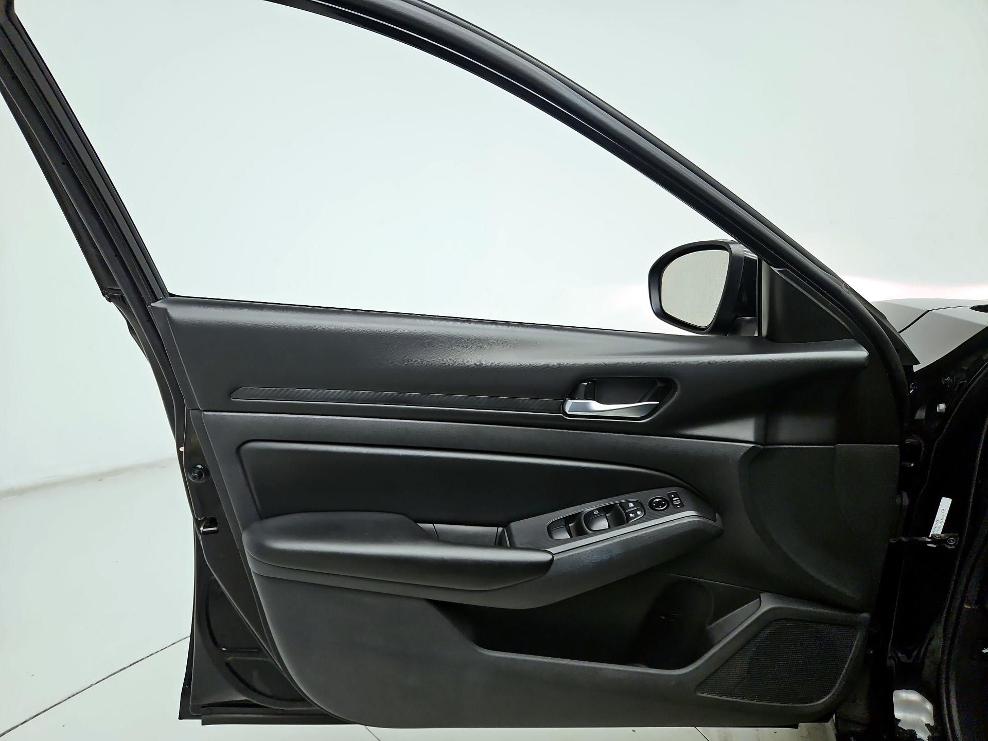Thumbnail: 2021 Nissan Altima - 12