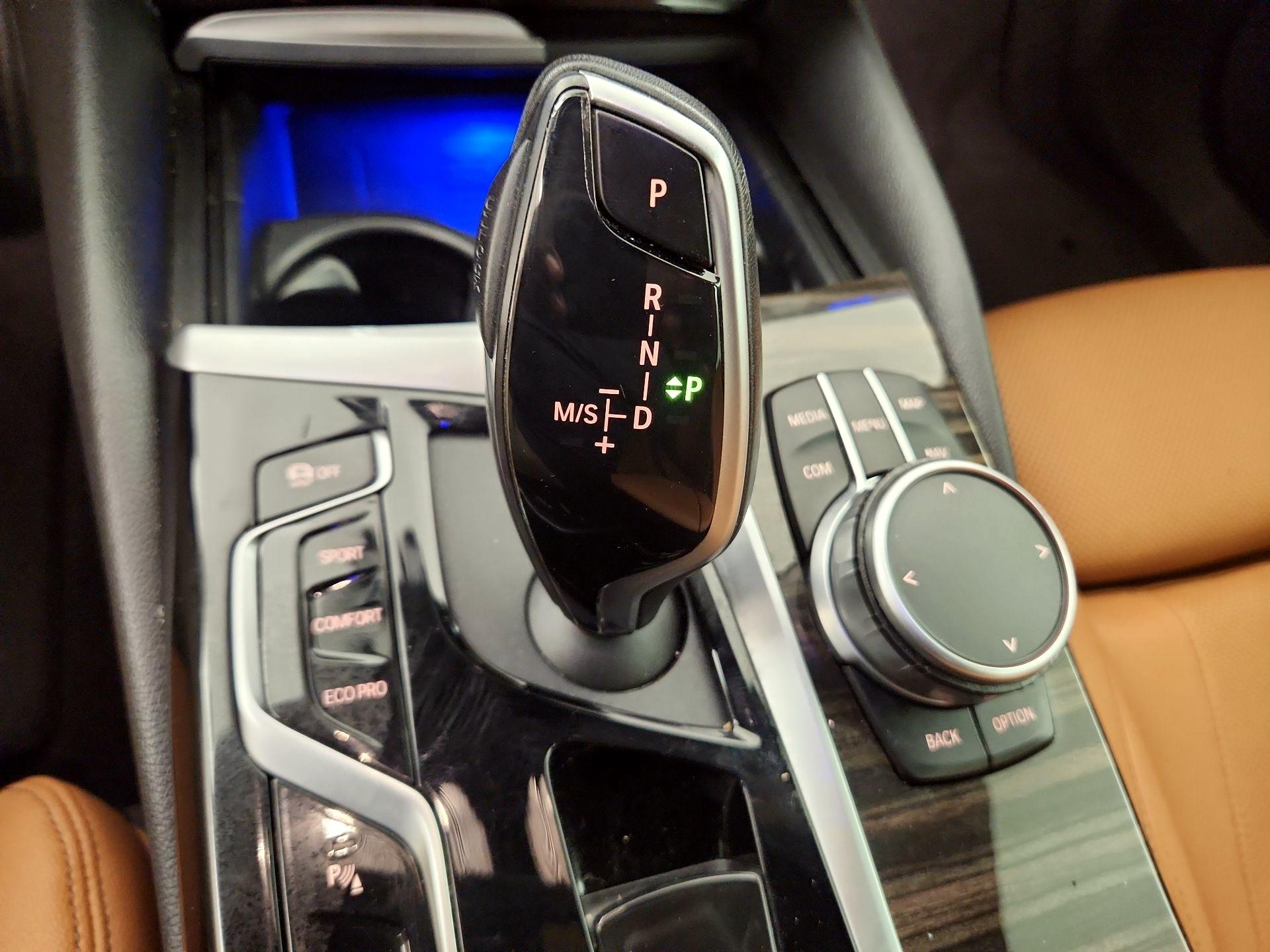 Thumbnail: 2021 BMW 5 Series - 16