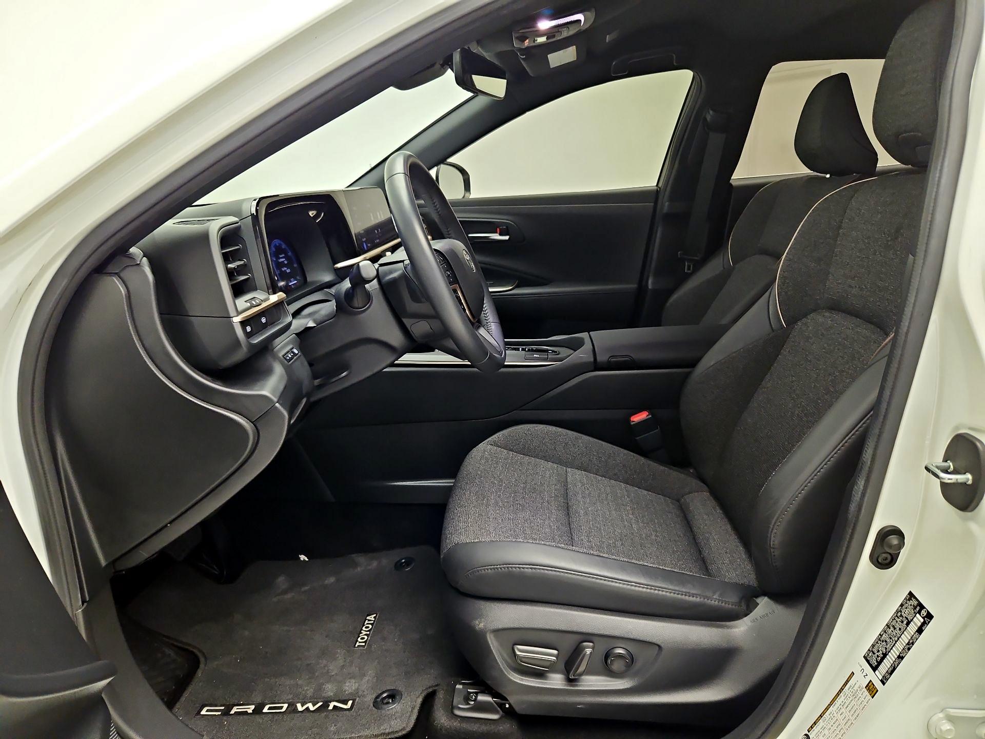 Thumbnail: 2023 Toyota Crown - 11