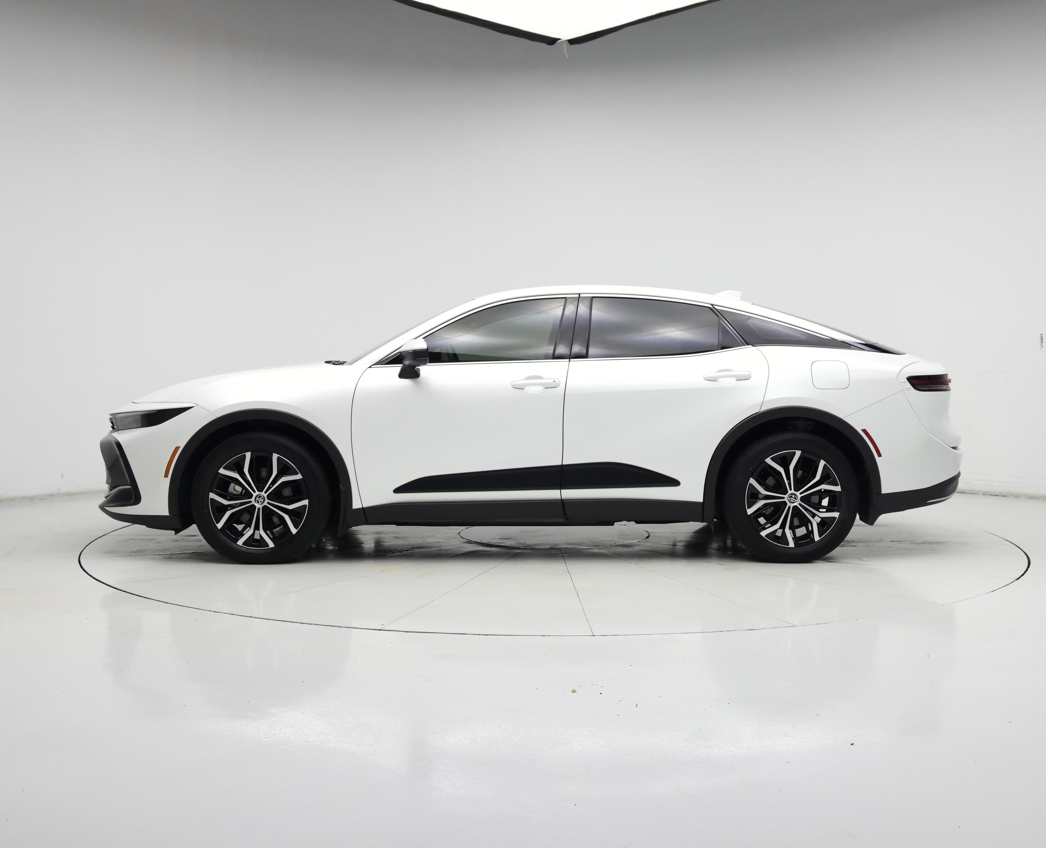 Thumbnail: 2023 Toyota Crown - 3