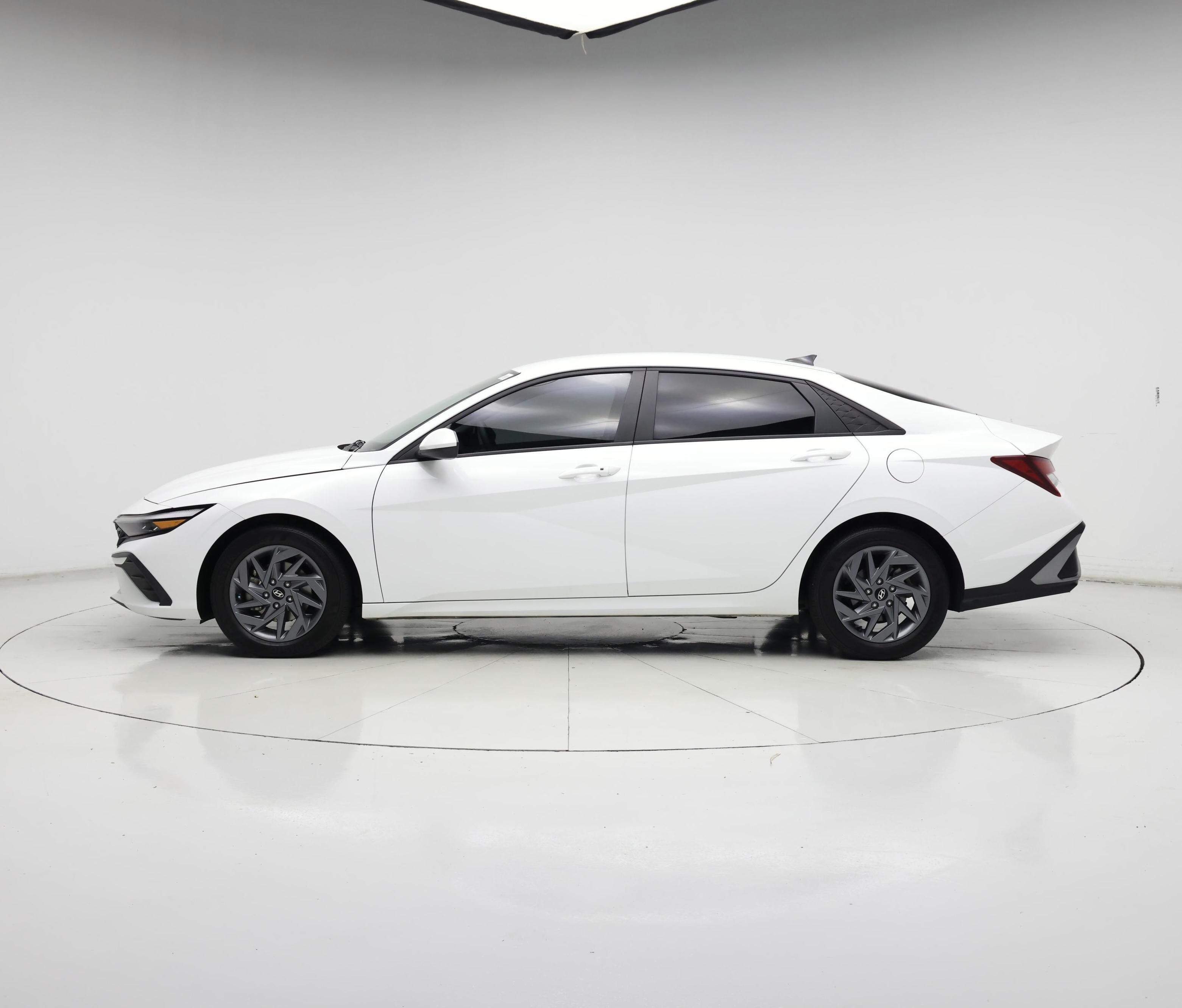 Thumbnail: 2024 Hyundai Elantra - 3