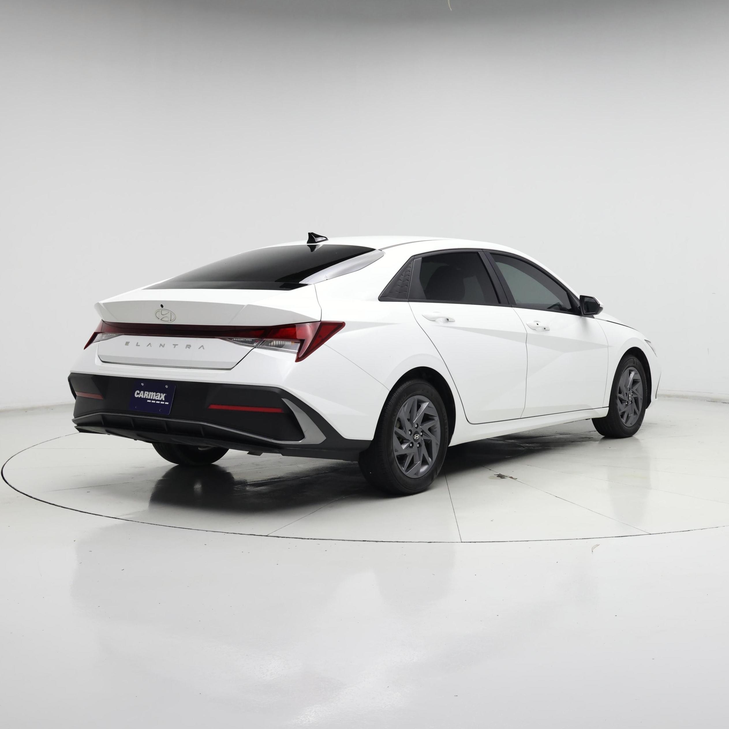 Thumbnail: 2024 Hyundai Elantra - 8