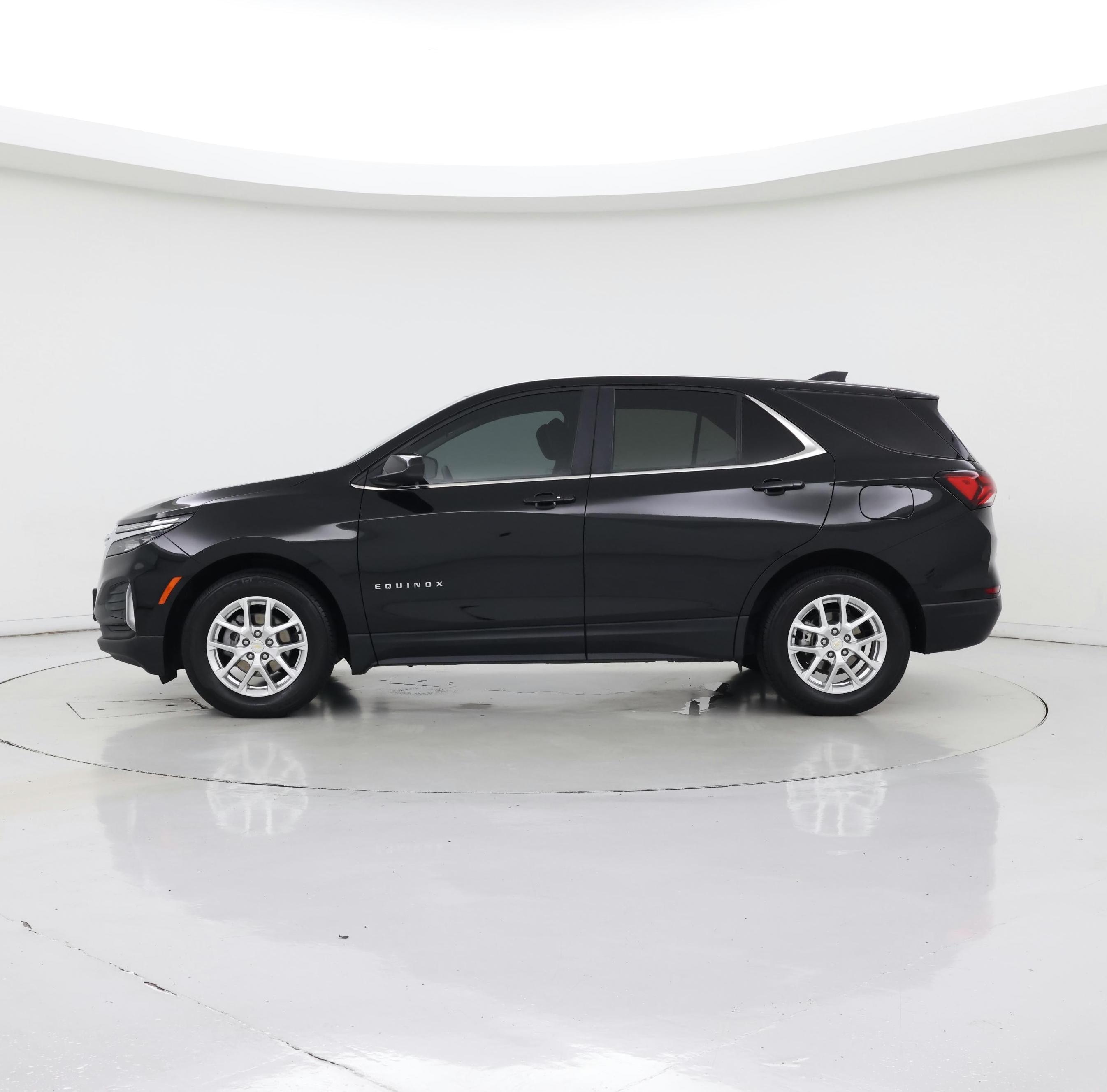 Thumbnail: 2022 Chevrolet Equinox - 3