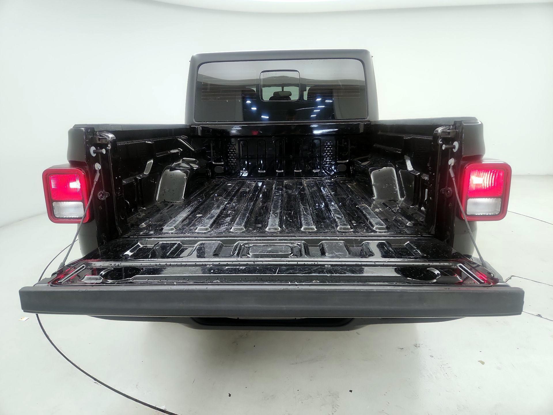 Thumbnail: 2023 Jeep Gladiator - 16