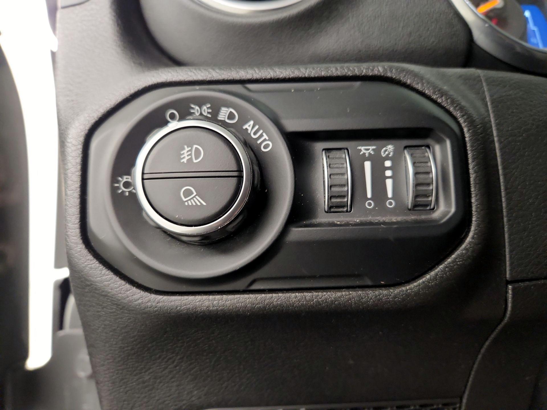 Thumbnail: 2021 Jeep Gladiator - 13