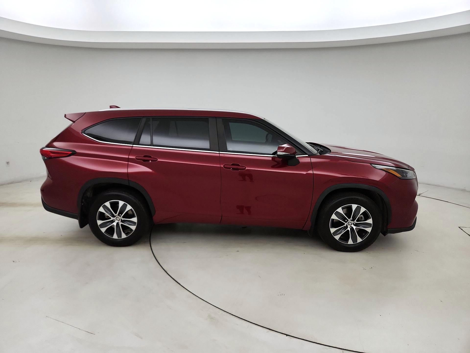 Thumbnail: 2023 Toyota Highlander - 4