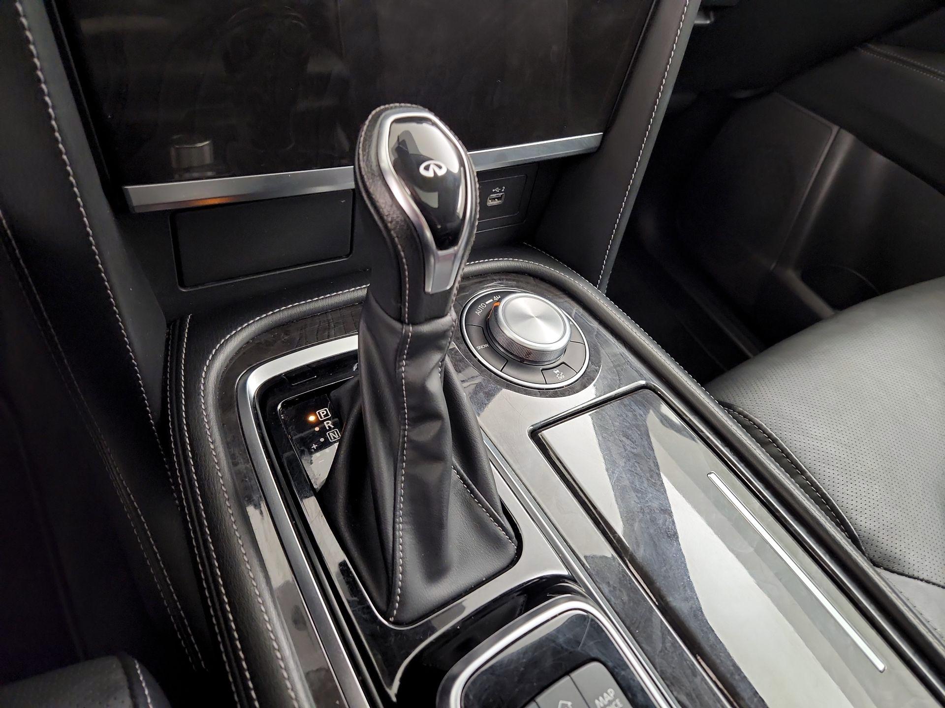 Thumbnail: 2022 INFINITI QX80 - 17