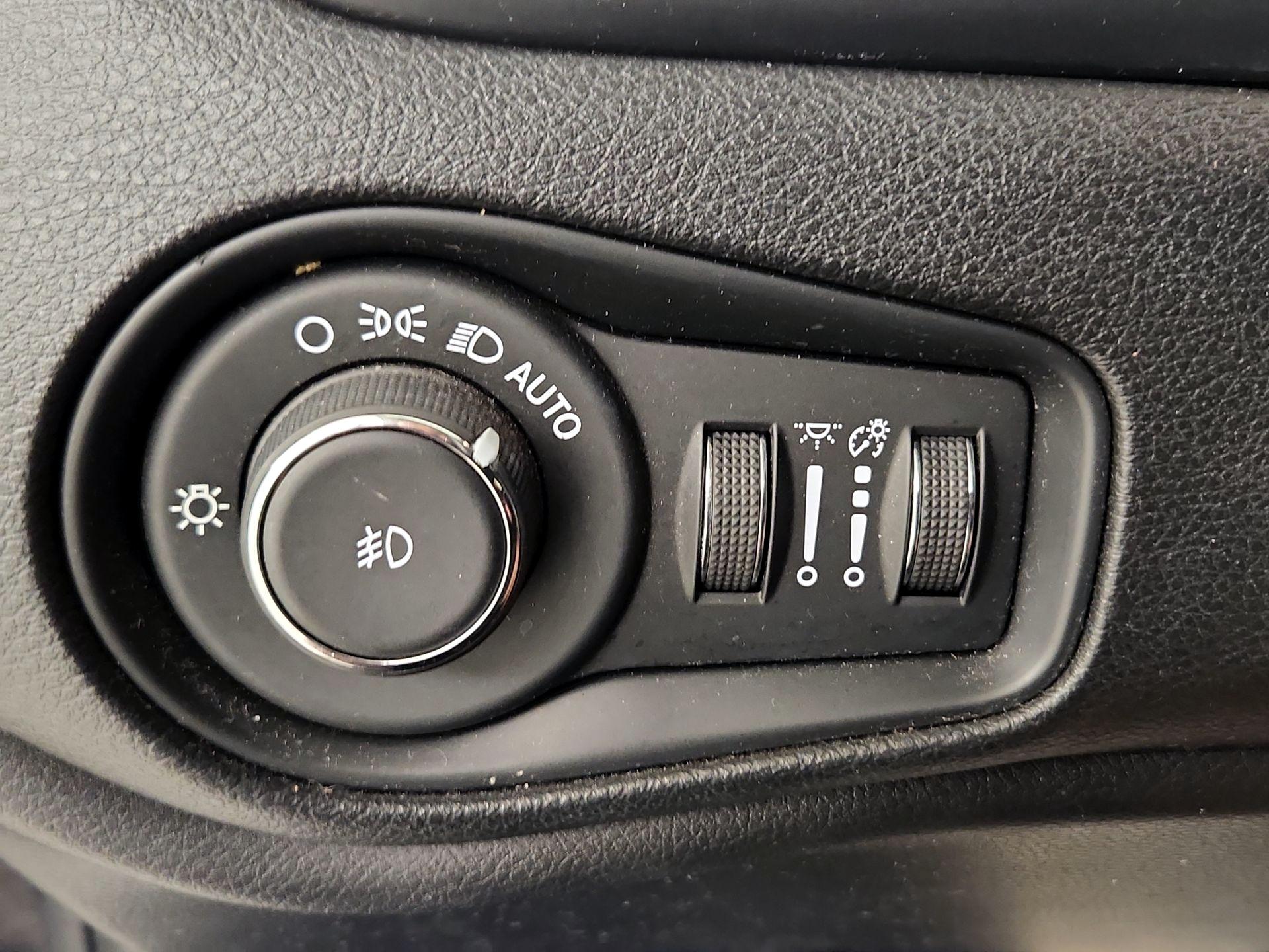 Thumbnail: 2020 Jeep Renegade - 13