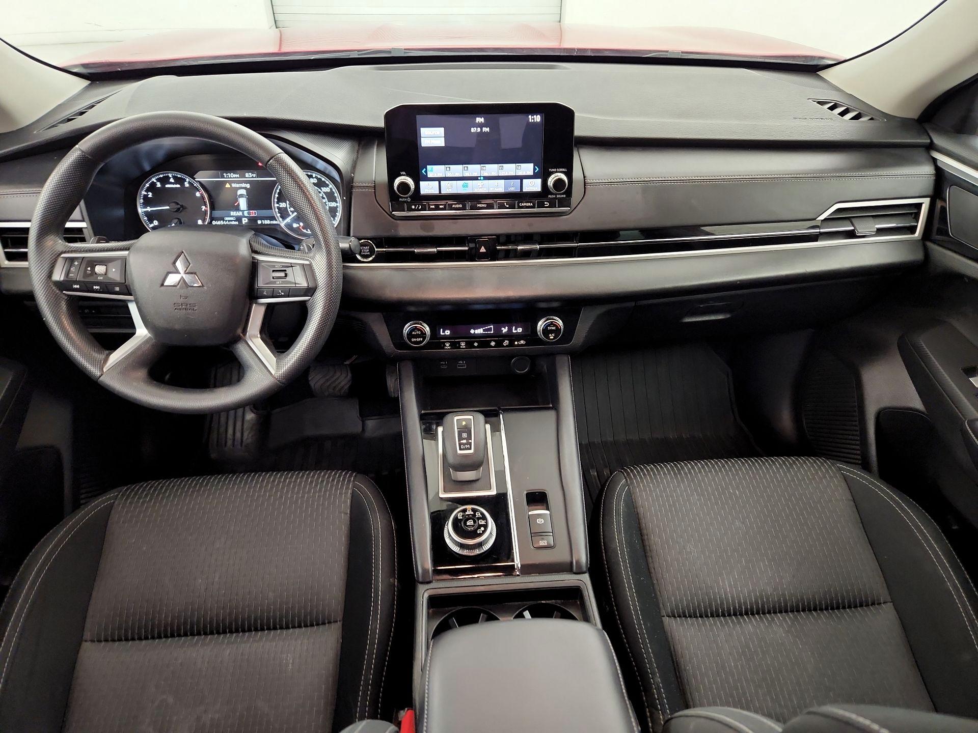 Thumbnail: 2023 Mitsubishi Outlander - 9
