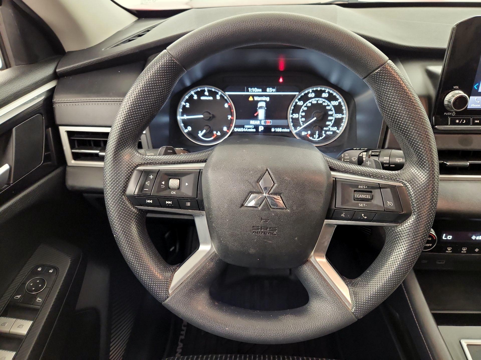 Thumbnail: 2023 Mitsubishi Outlander - 10