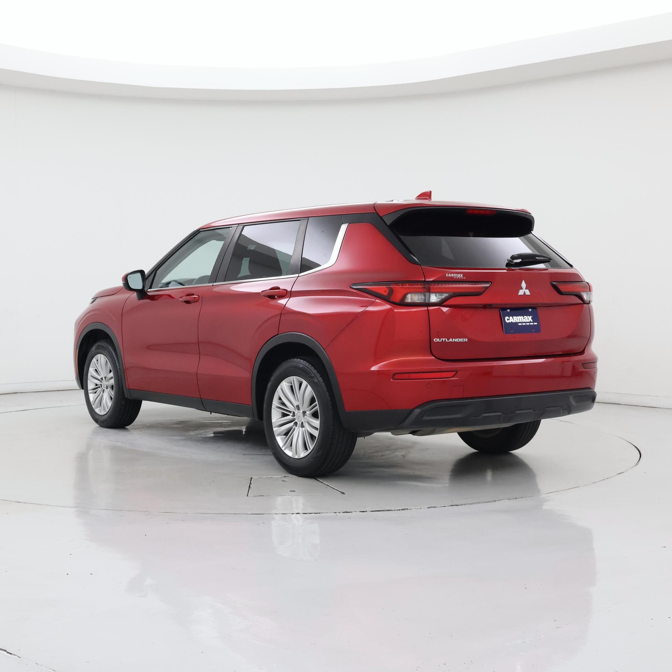 Thumbnail: 2023 Mitsubishi Outlander - 2