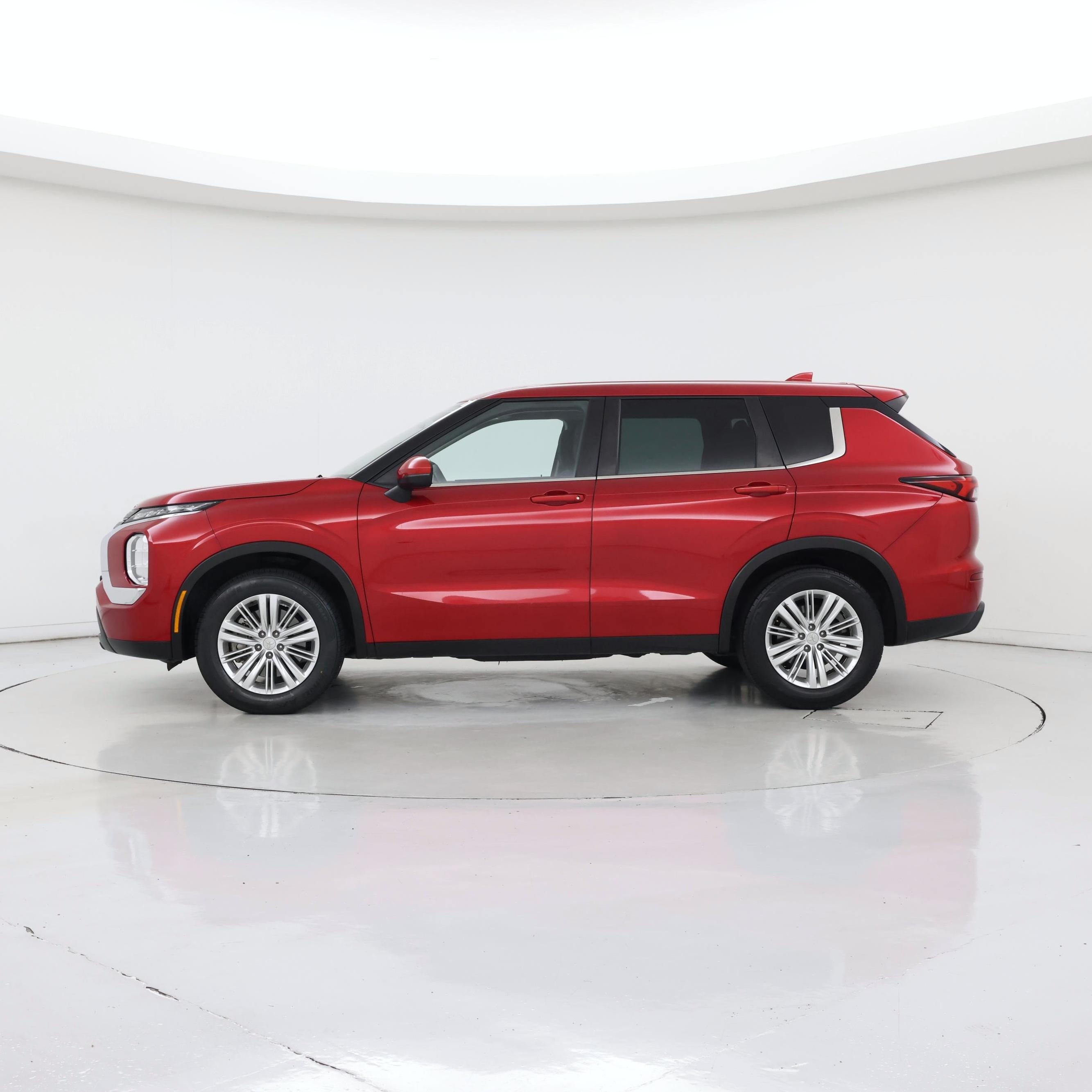 Thumbnail: 2023 Mitsubishi Outlander - 3