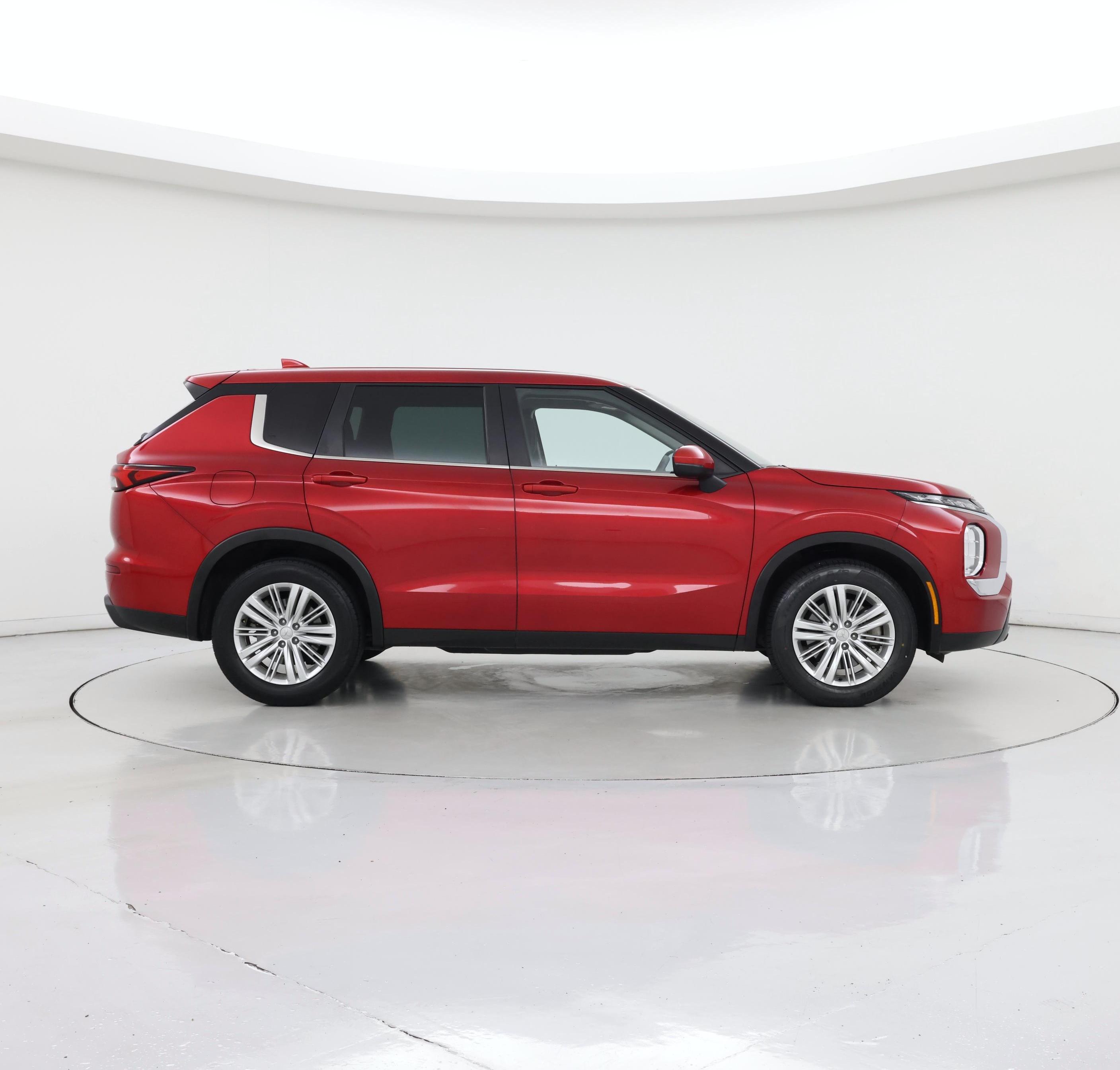 Thumbnail: 2023 Mitsubishi Outlander - 7