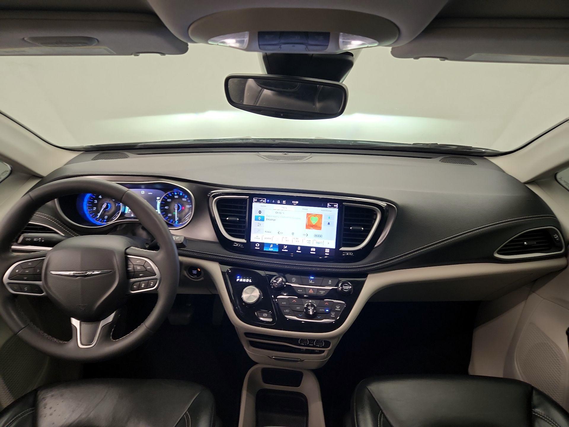 Thumbnail: 2022 Chrysler Pacifica - 9
