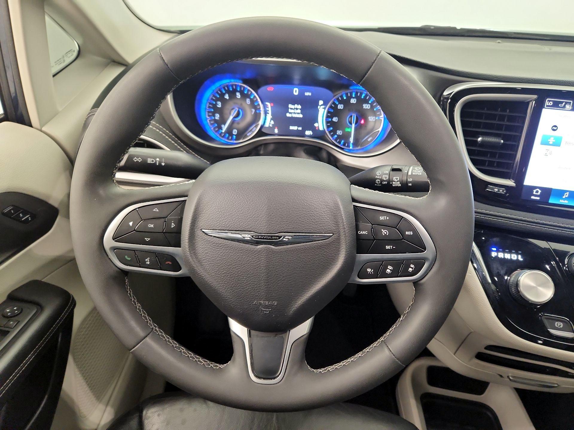 Thumbnail: 2022 Chrysler Pacifica - 10
