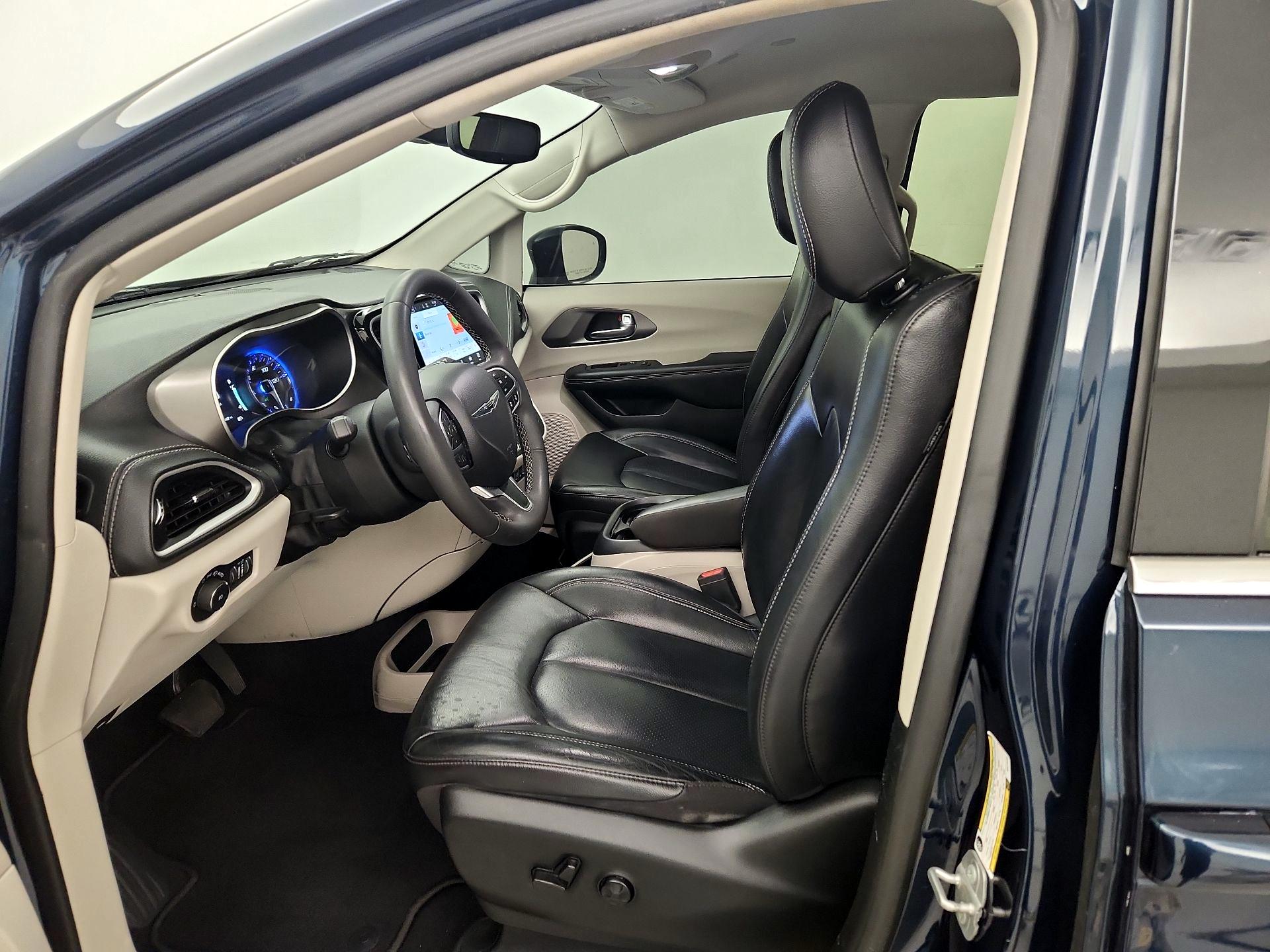 Thumbnail: 2022 Chrysler Pacifica - 11