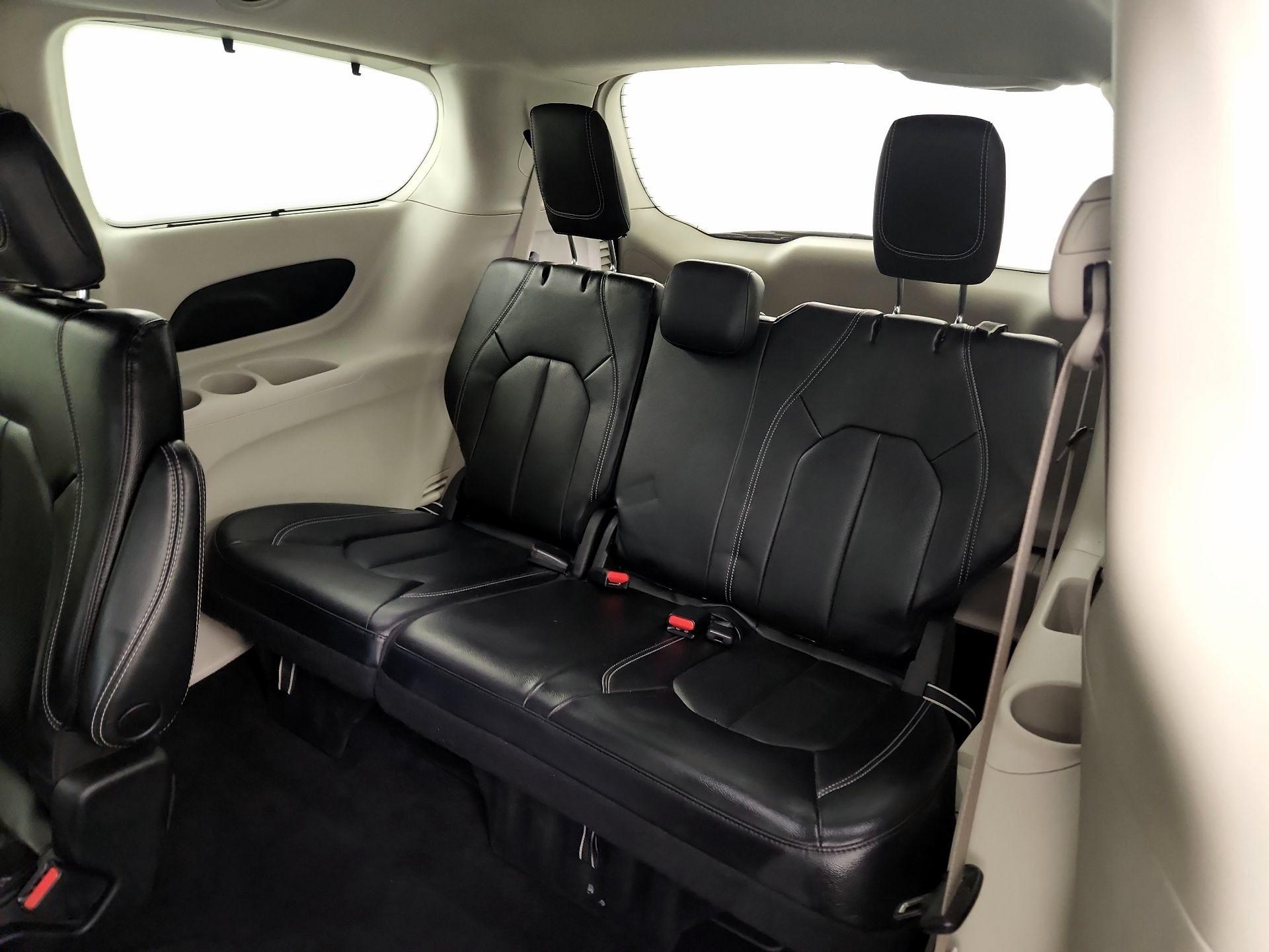 Thumbnail: 2022 Chrysler Pacifica - 20