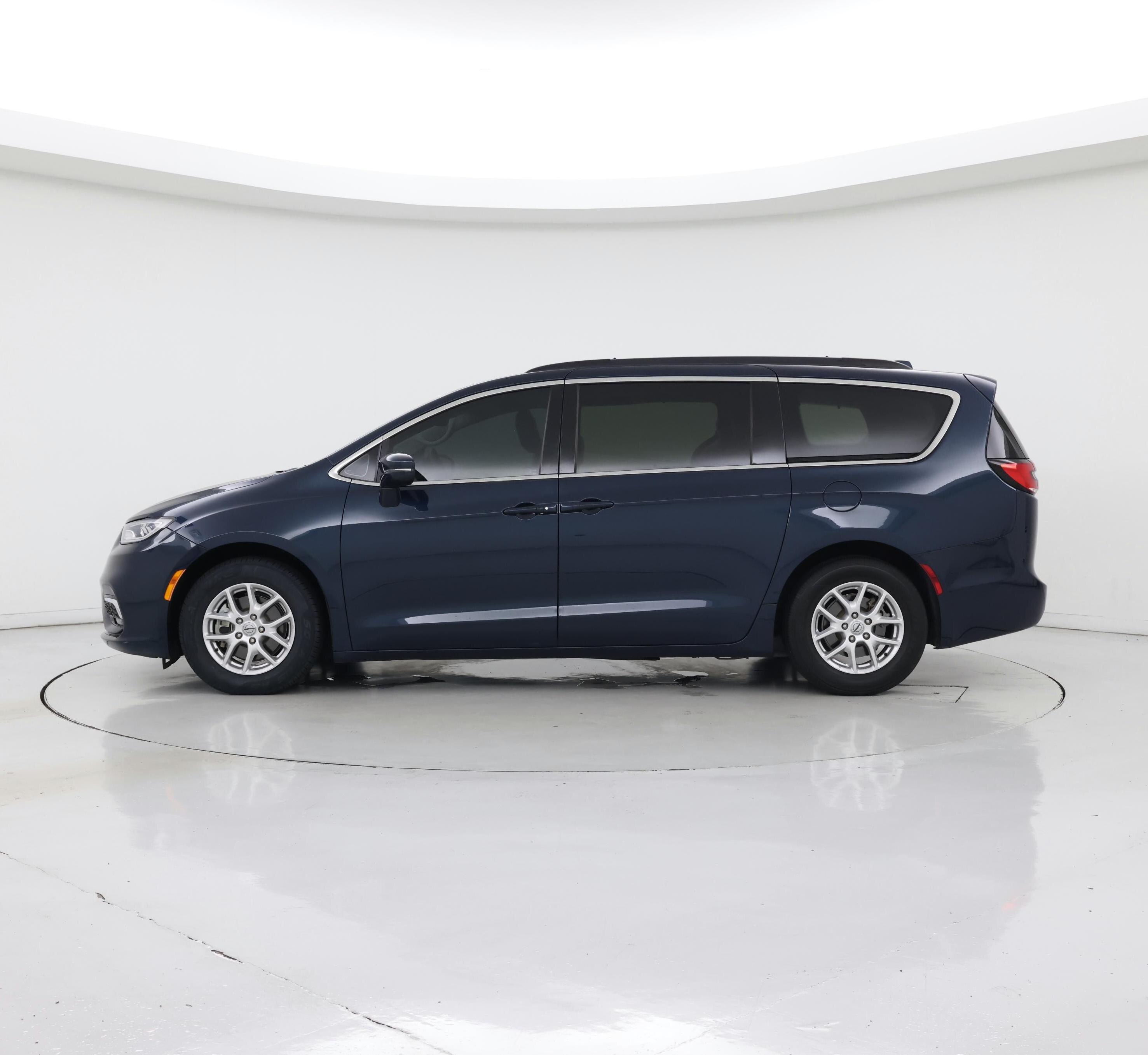 Thumbnail: 2022 Chrysler Pacifica - 3