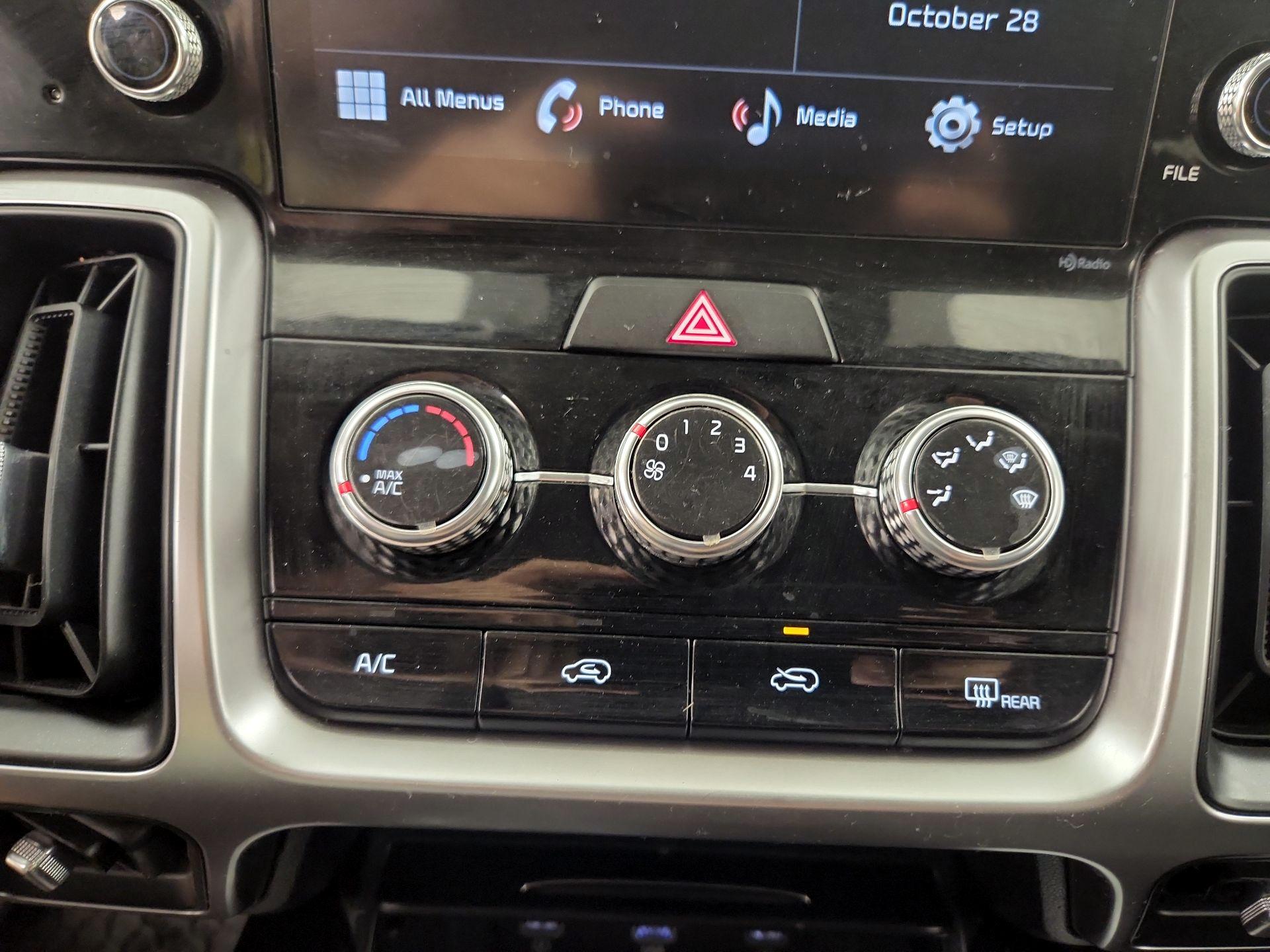 Thumbnail: 2022 Kia Sorento - 16