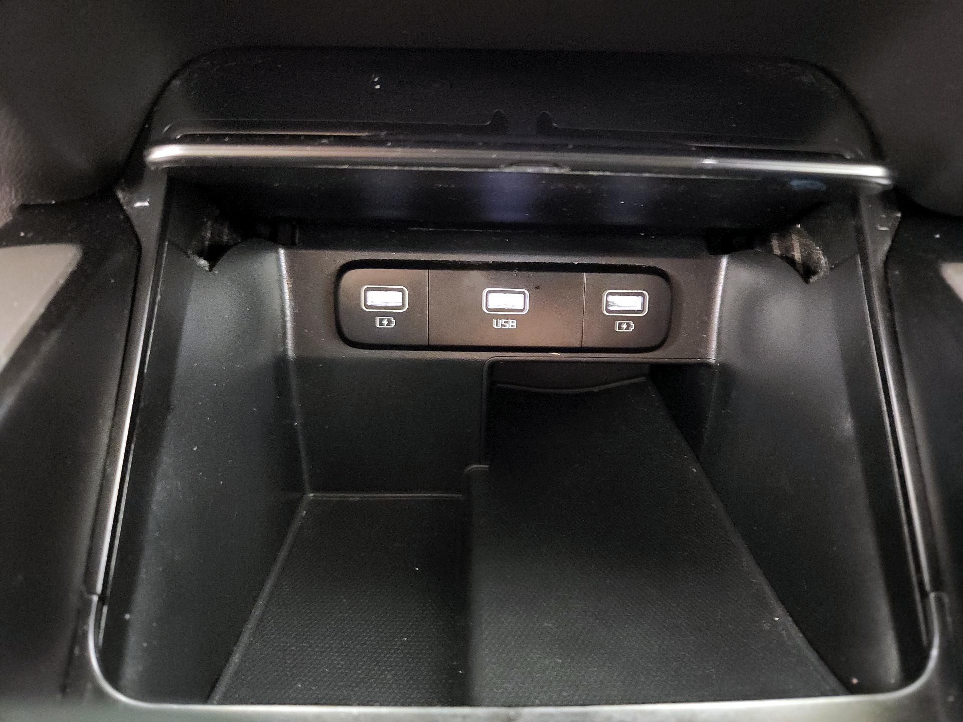 Thumbnail: 2022 Kia Sorento - 18