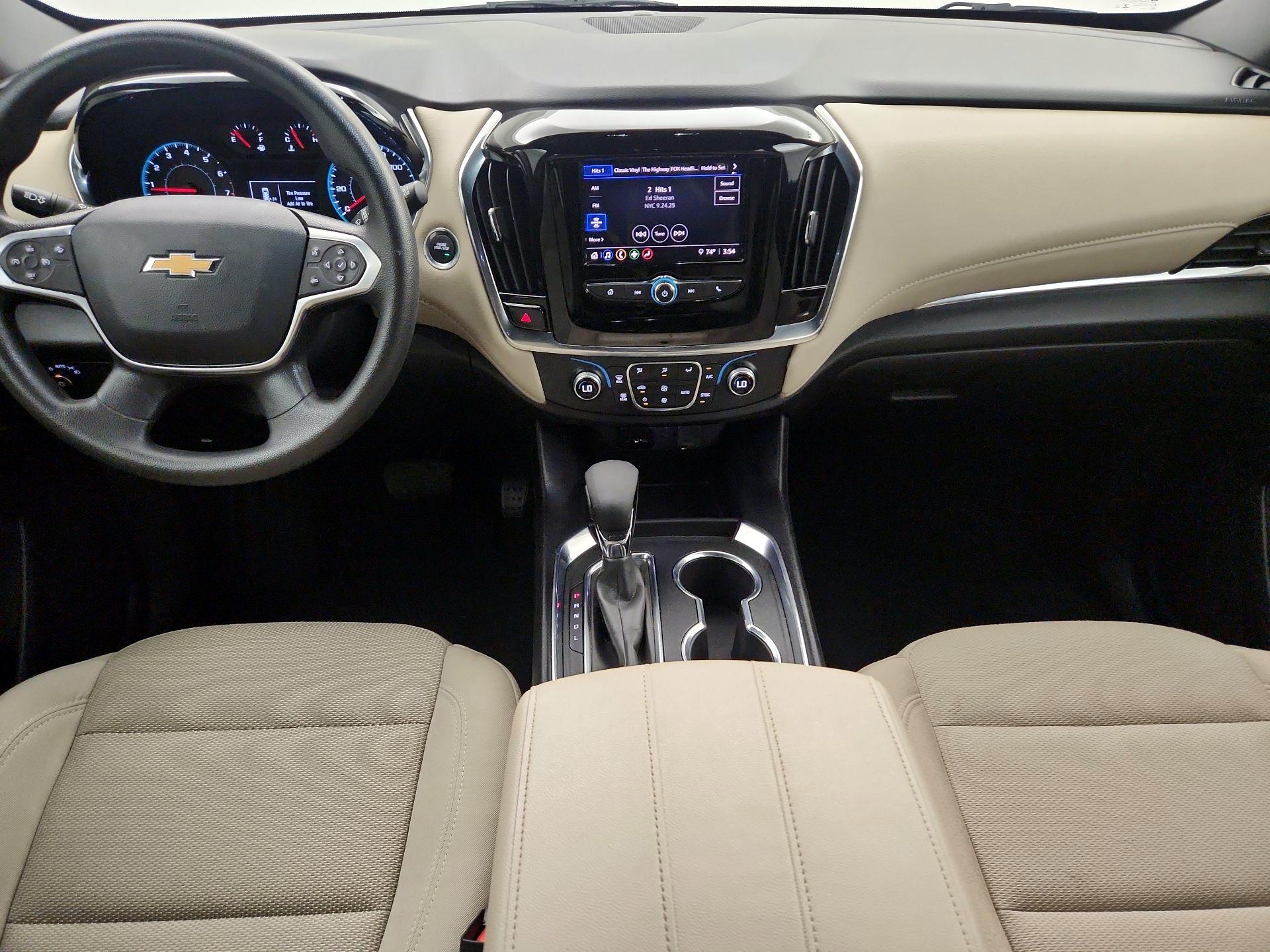 Thumbnail: 2023 Chevrolet Traverse - 9
