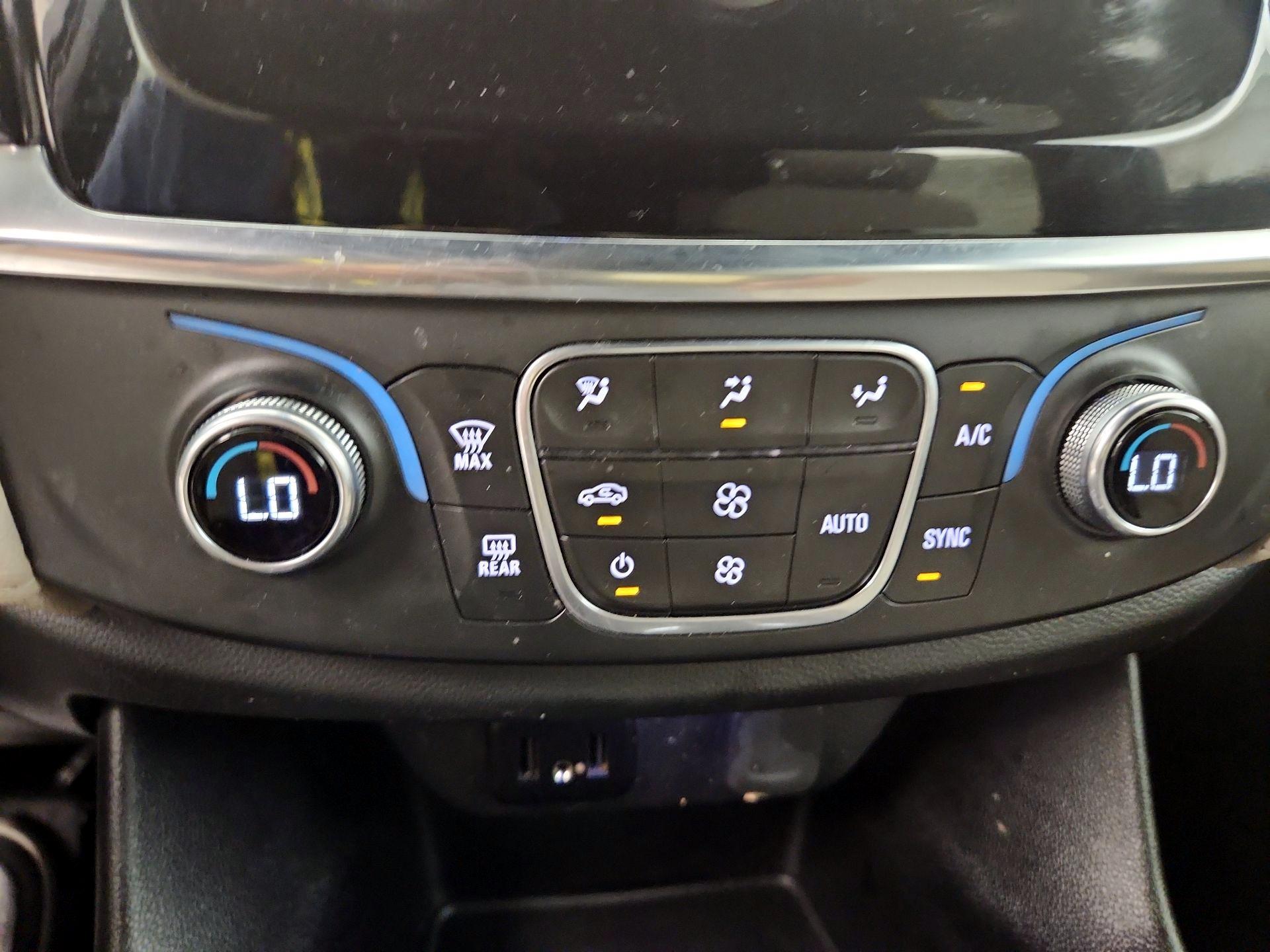 Thumbnail: 2023 Chevrolet Traverse - 16