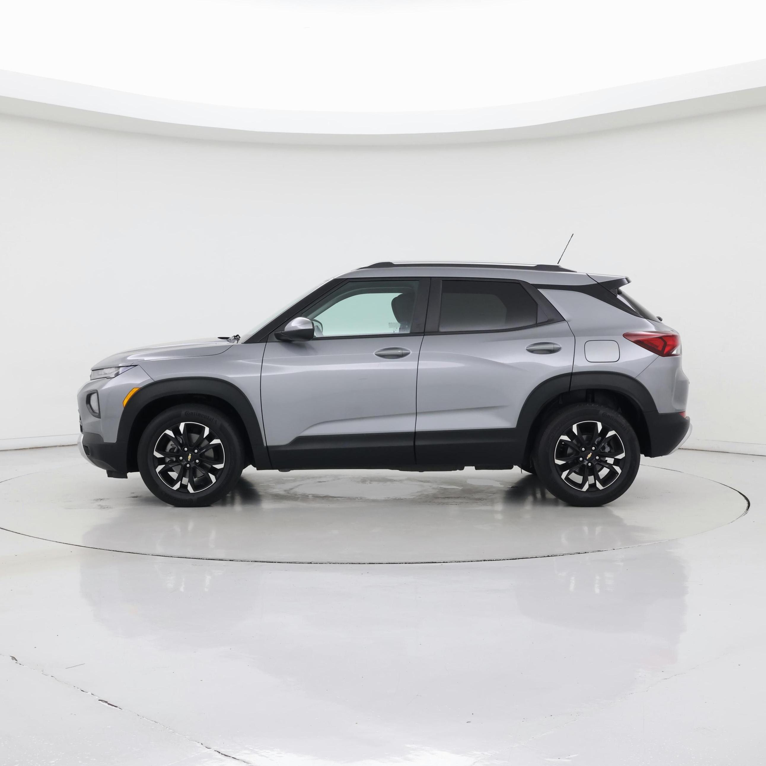 Thumbnail: 2023 Chevrolet TrailBlazer - 3