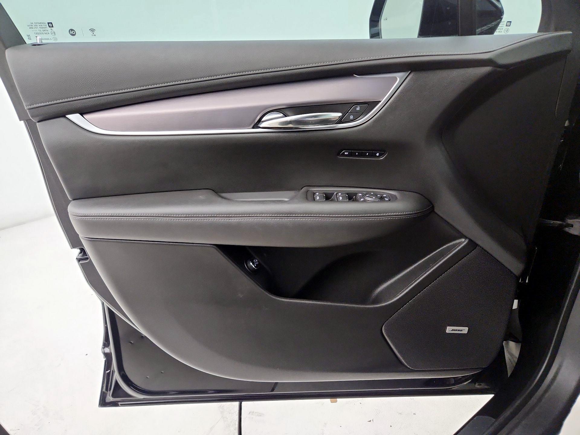 Thumbnail: 2023 Cadillac XT6 - 10