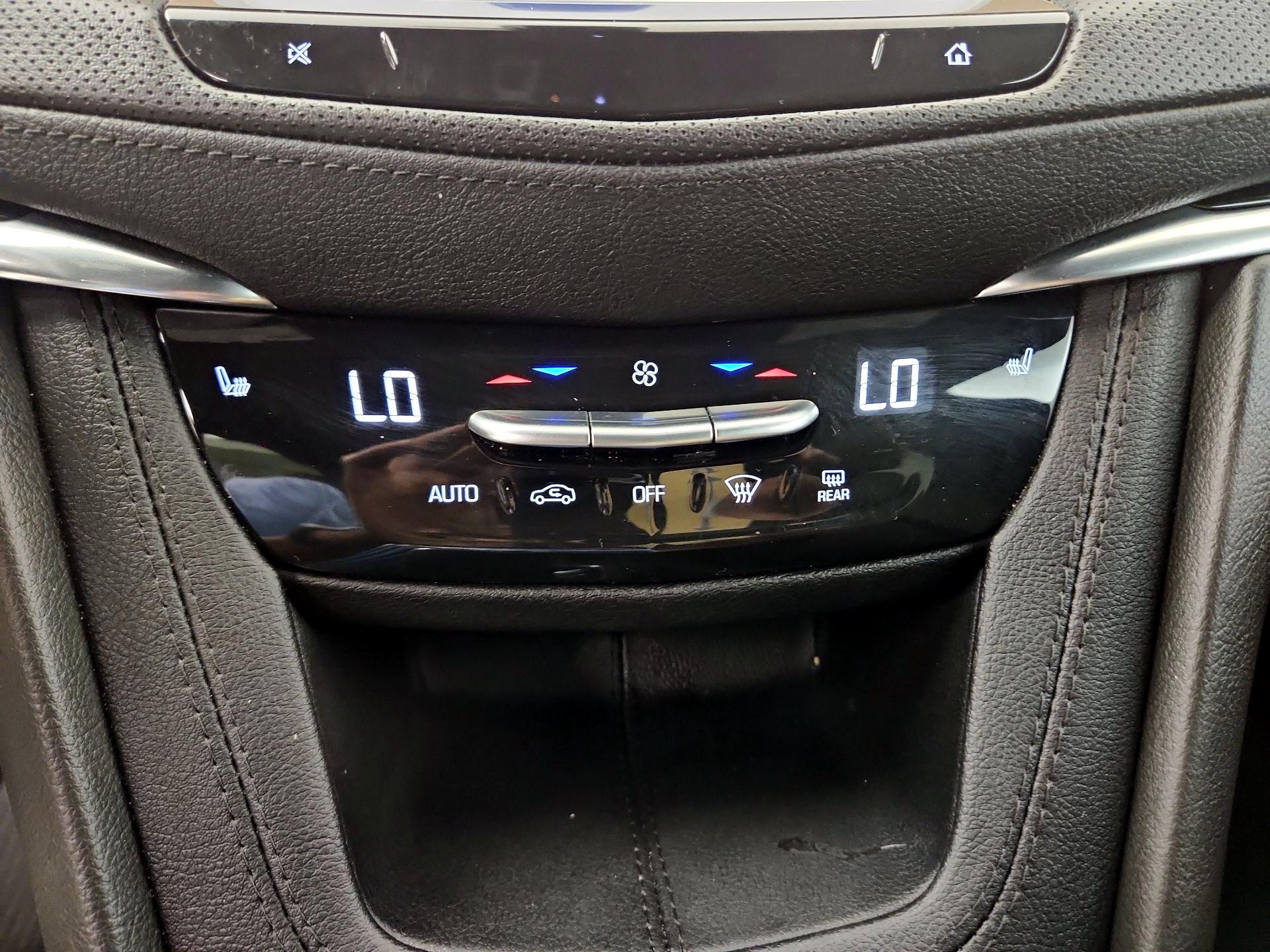 Thumbnail: 2023 Cadillac XT6 - 14