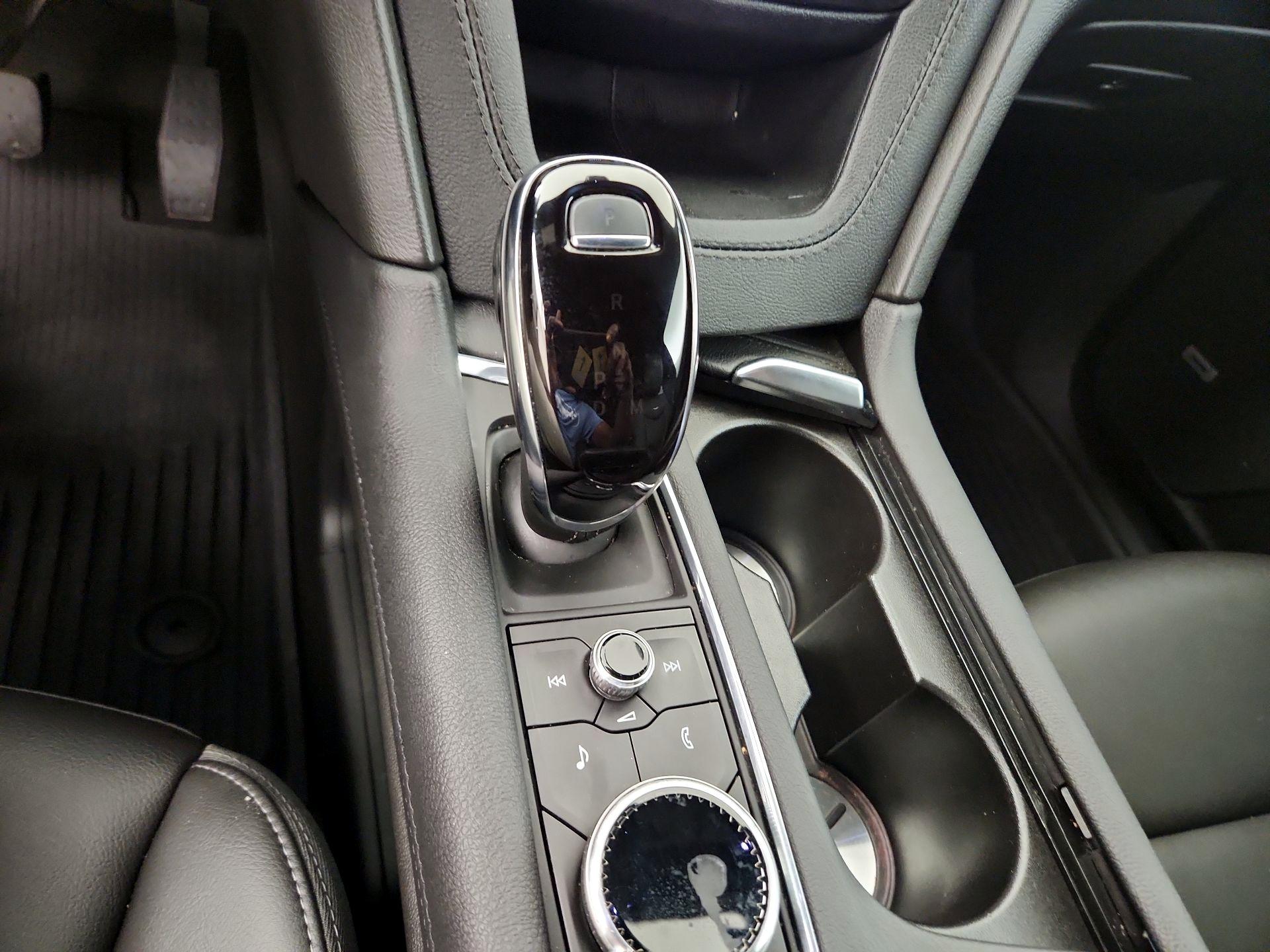 Thumbnail: 2023 Cadillac XT6 - 15