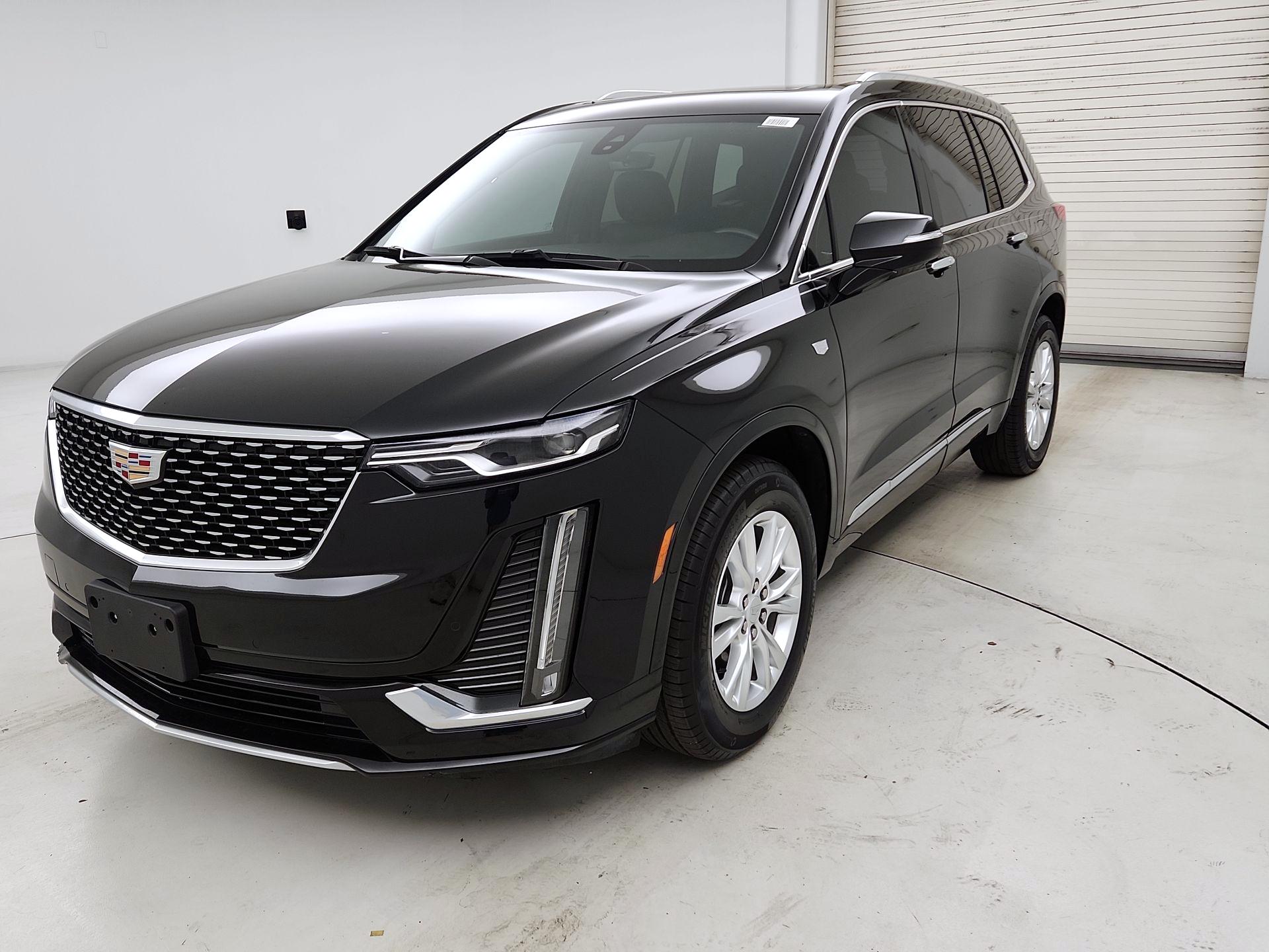 Thumbnail: 2023 Cadillac XT6 - 3