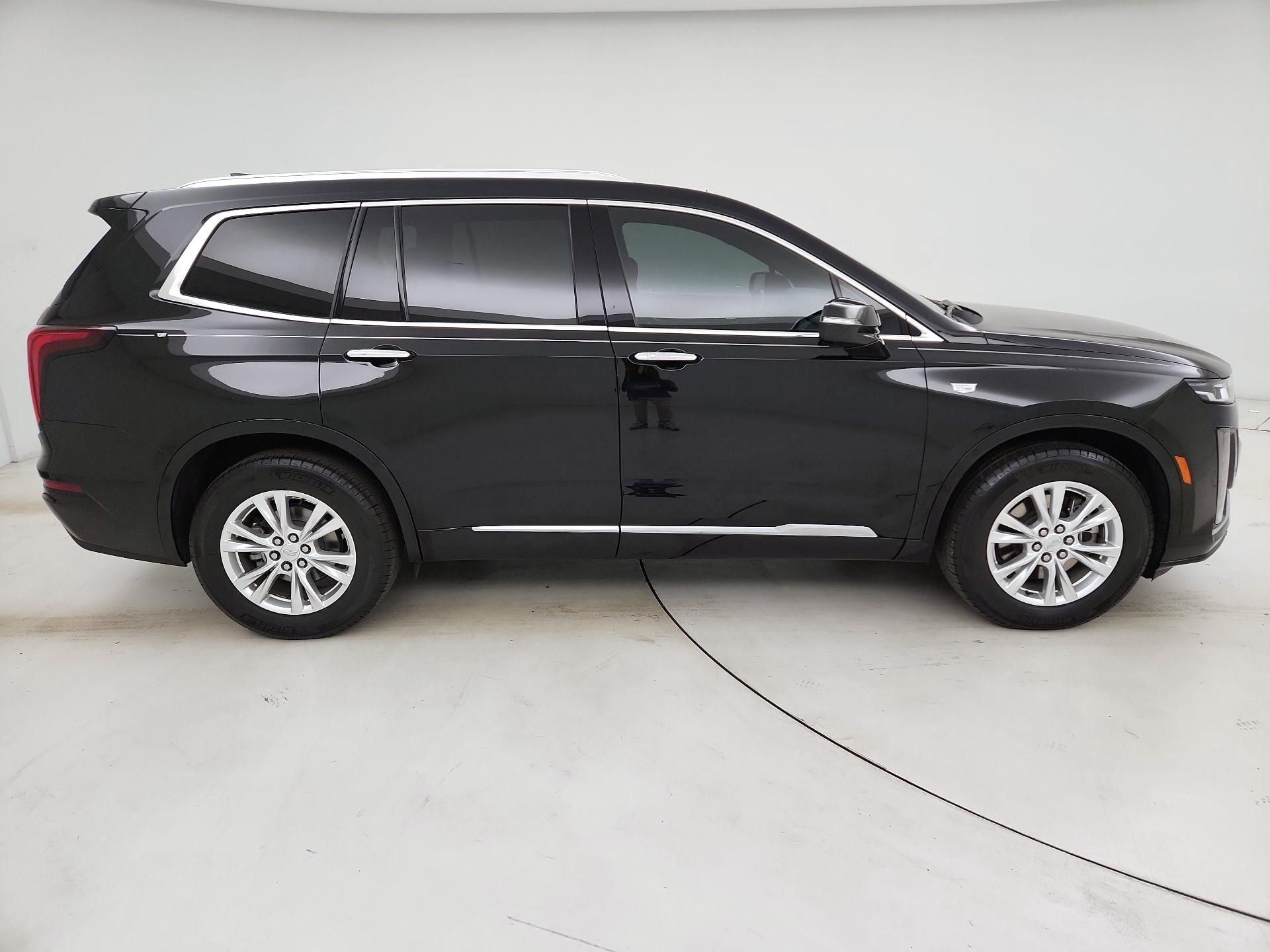 Thumbnail: 2023 Cadillac XT6 - 4