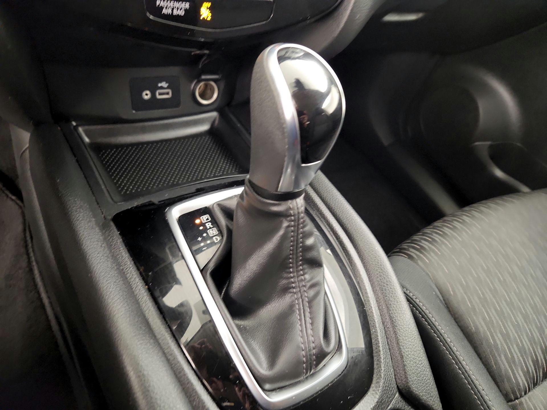 Thumbnail: 2020 Nissan Rogue - 17