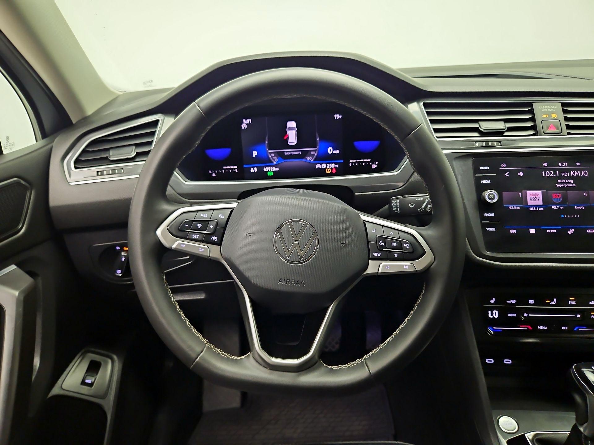 Thumbnail: 2022 Volkswagen Tiguan - 10