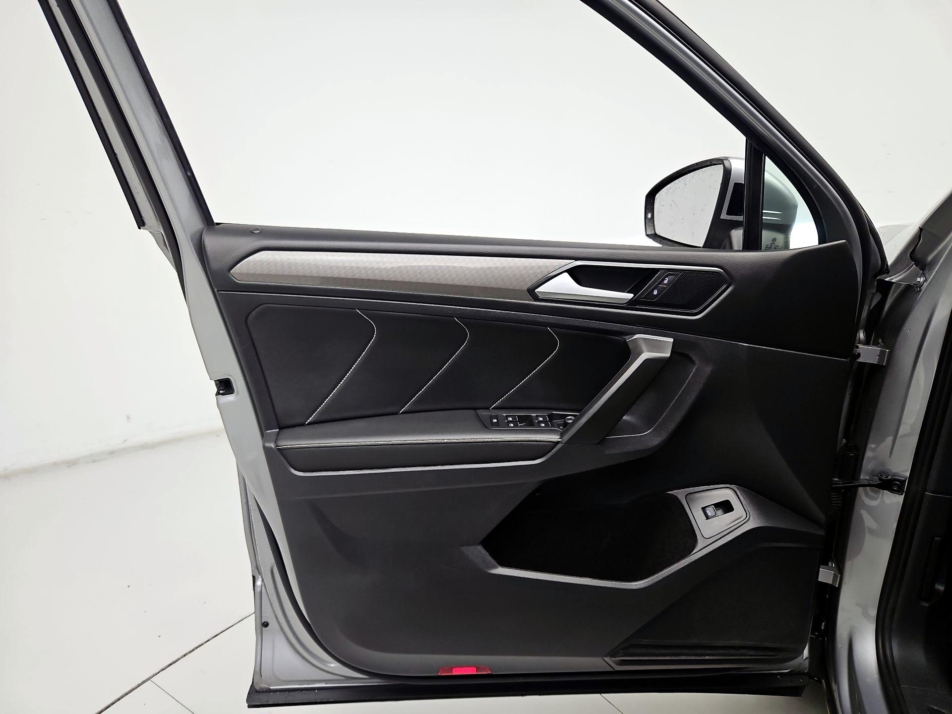 Thumbnail: 2022 Volkswagen Tiguan - 12