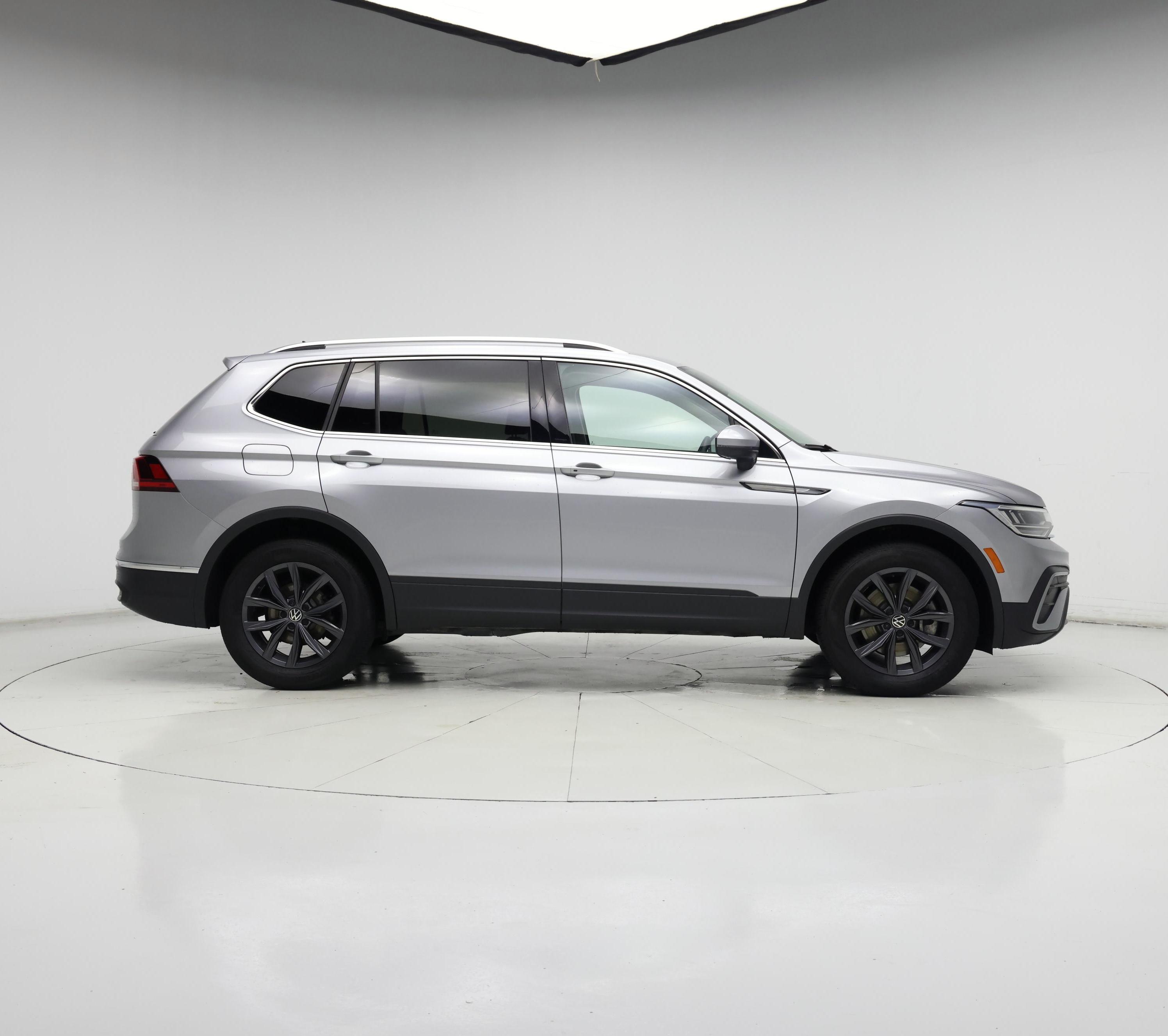 Thumbnail: 2022 Volkswagen Tiguan - 7