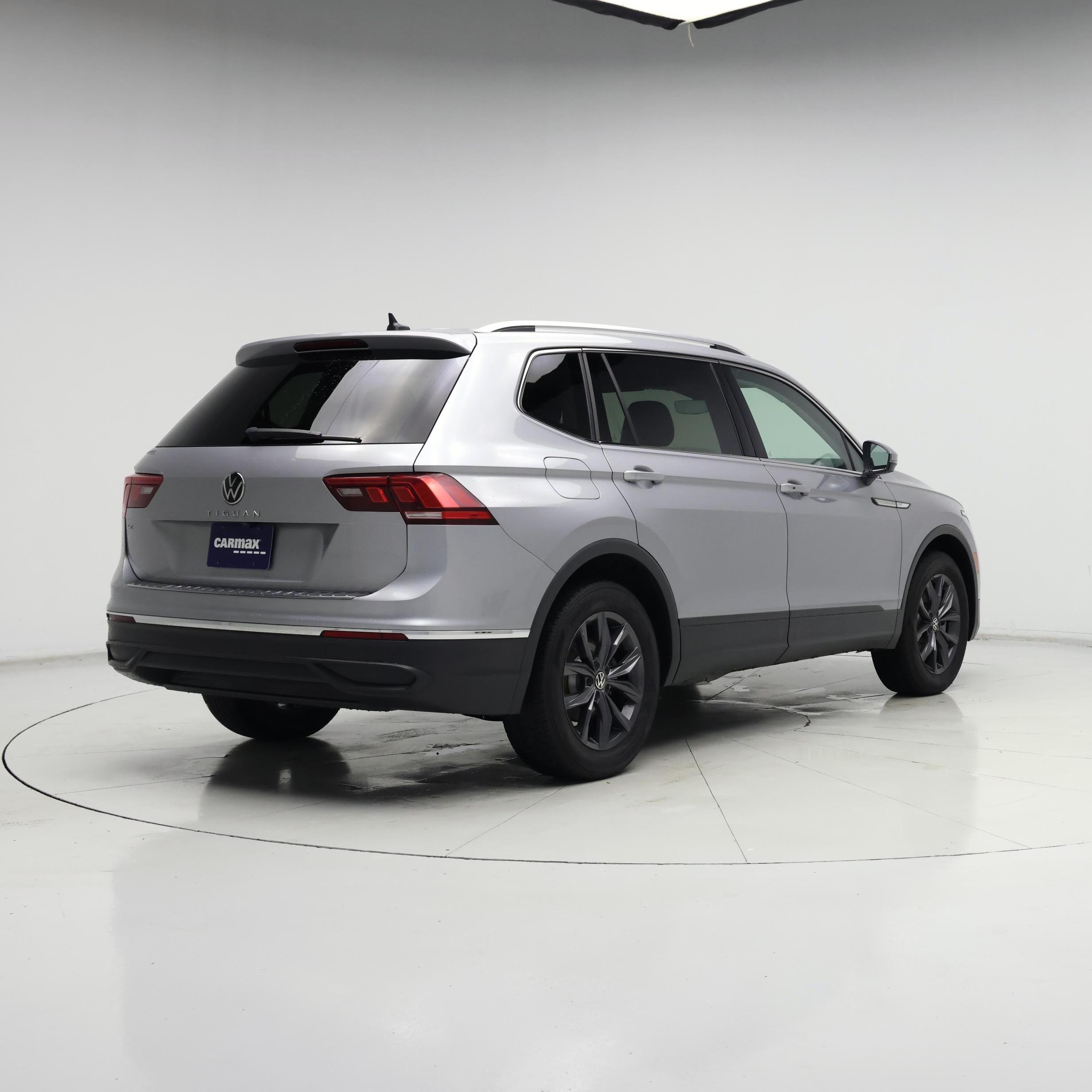 Thumbnail: 2022 Volkswagen Tiguan - 8