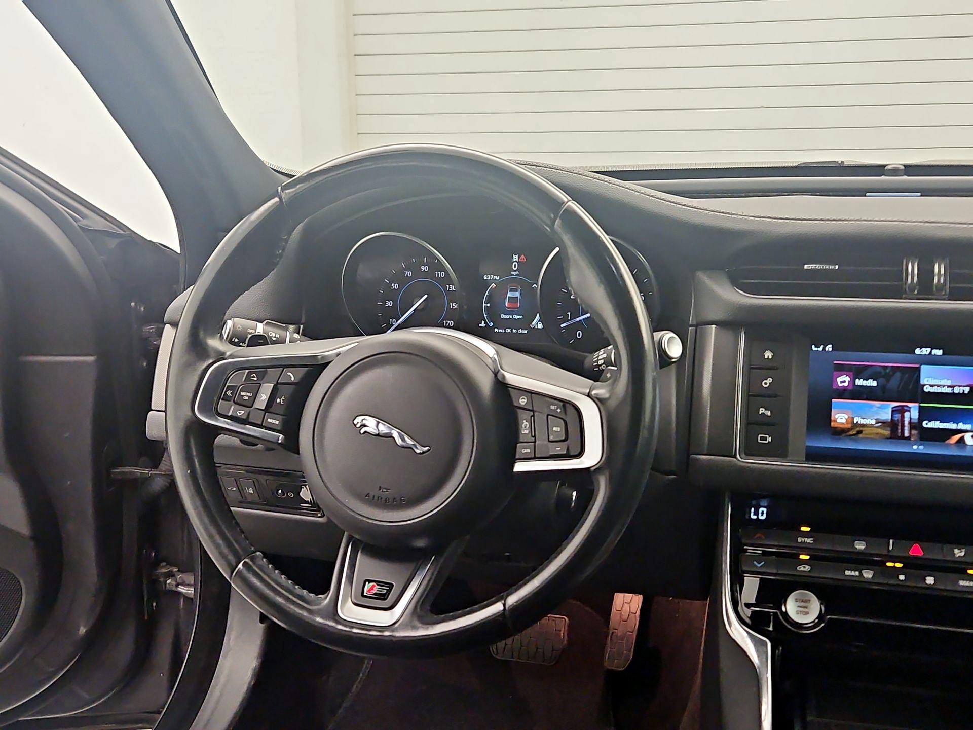 Thumbnail: 2016 Jaguar XF - 10