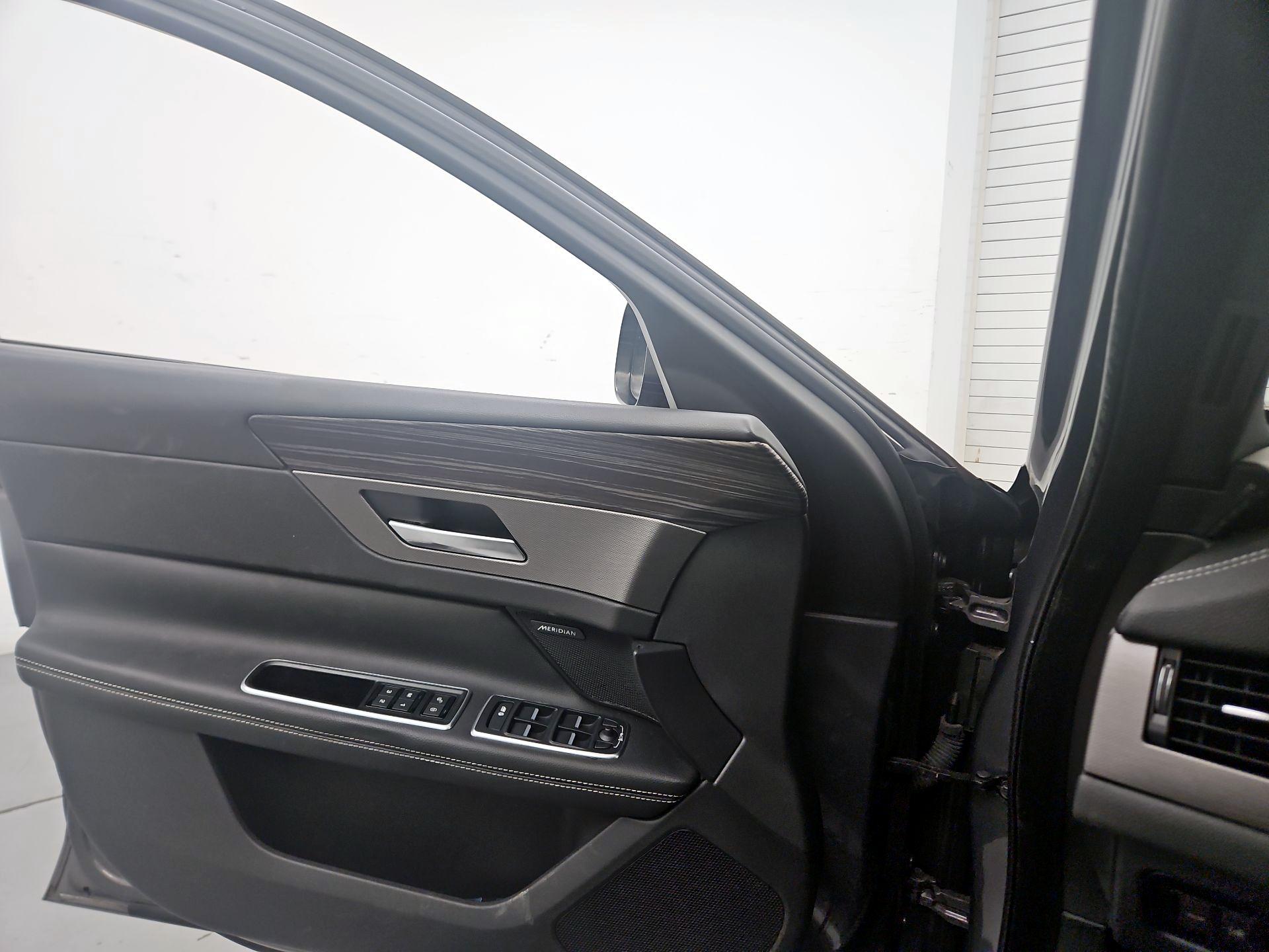 Thumbnail: 2016 Jaguar XF - 12