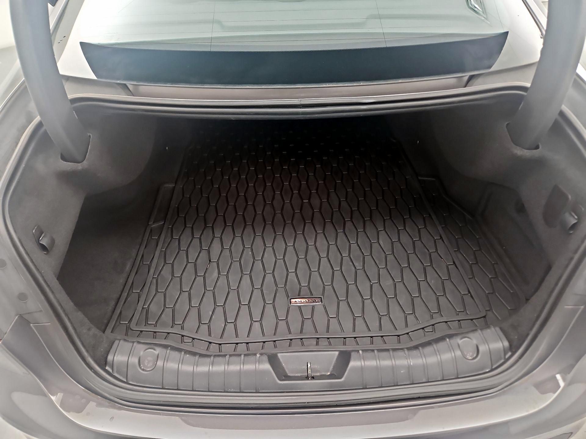 Thumbnail: 2016 Jaguar XF - 17