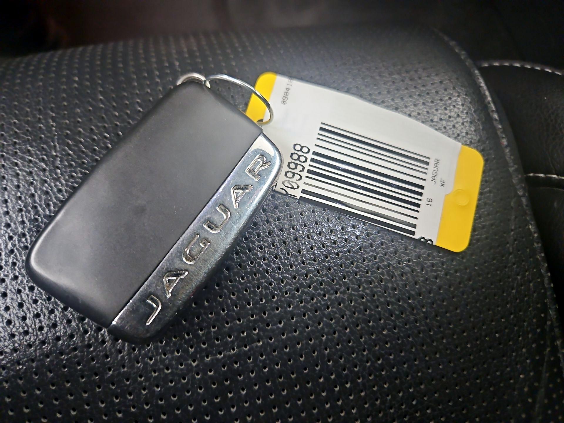 Thumbnail: 2016 Jaguar XF - 19