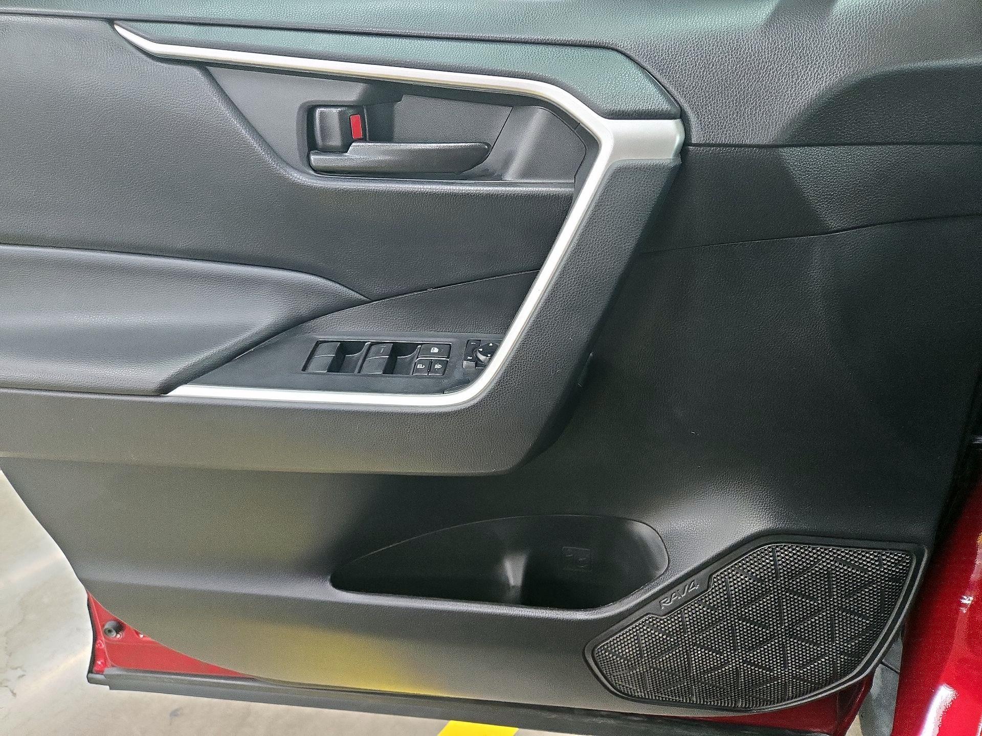 Thumbnail: 2022 Toyota RAV4 - 12