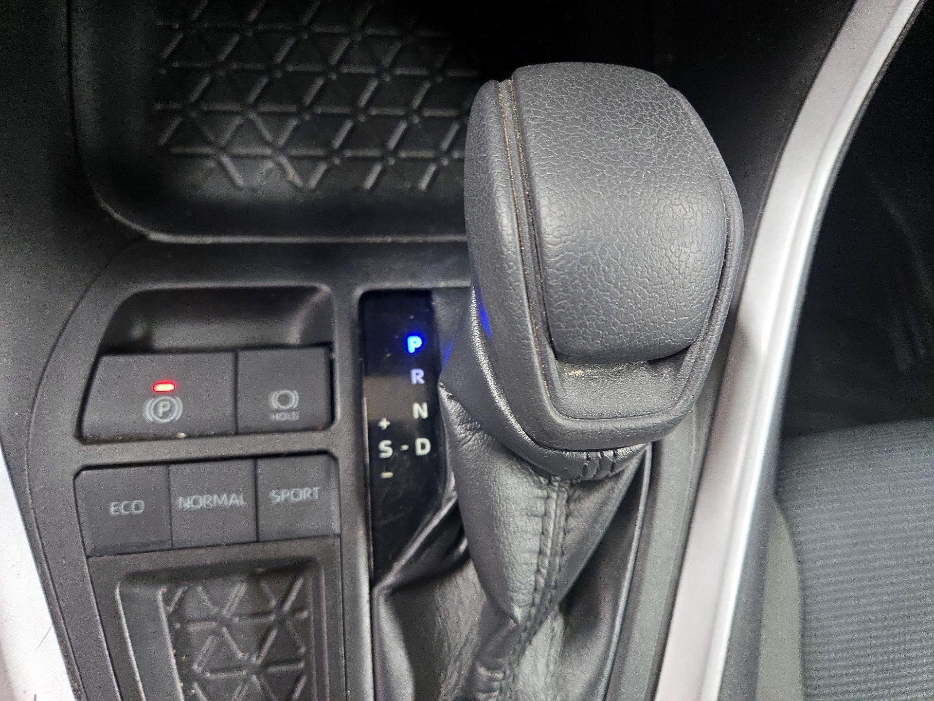 Thumbnail: 2022 Toyota RAV4 - 17